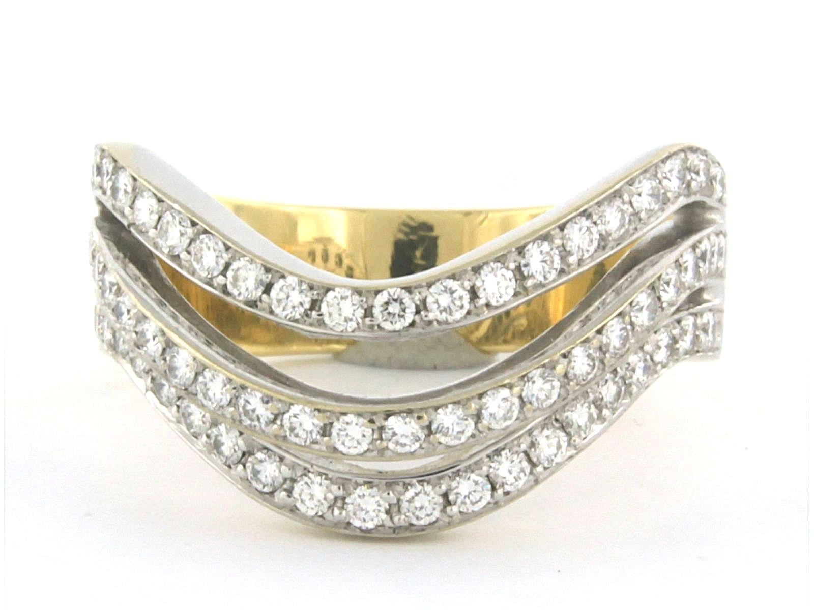 Ring aus 18k Bicolor-Gold, besetzt mit einem Diamanten im Brillantschliff von bis zu 1,30 ct - F/G - VS/SI - Ringgröße US 9 - EU 19 (60)

Ausführliche Beschreibung

Die Oberseite des Rings ist 1,2 cm breit und 5,0 mm hoch.

Gewicht: 9,3