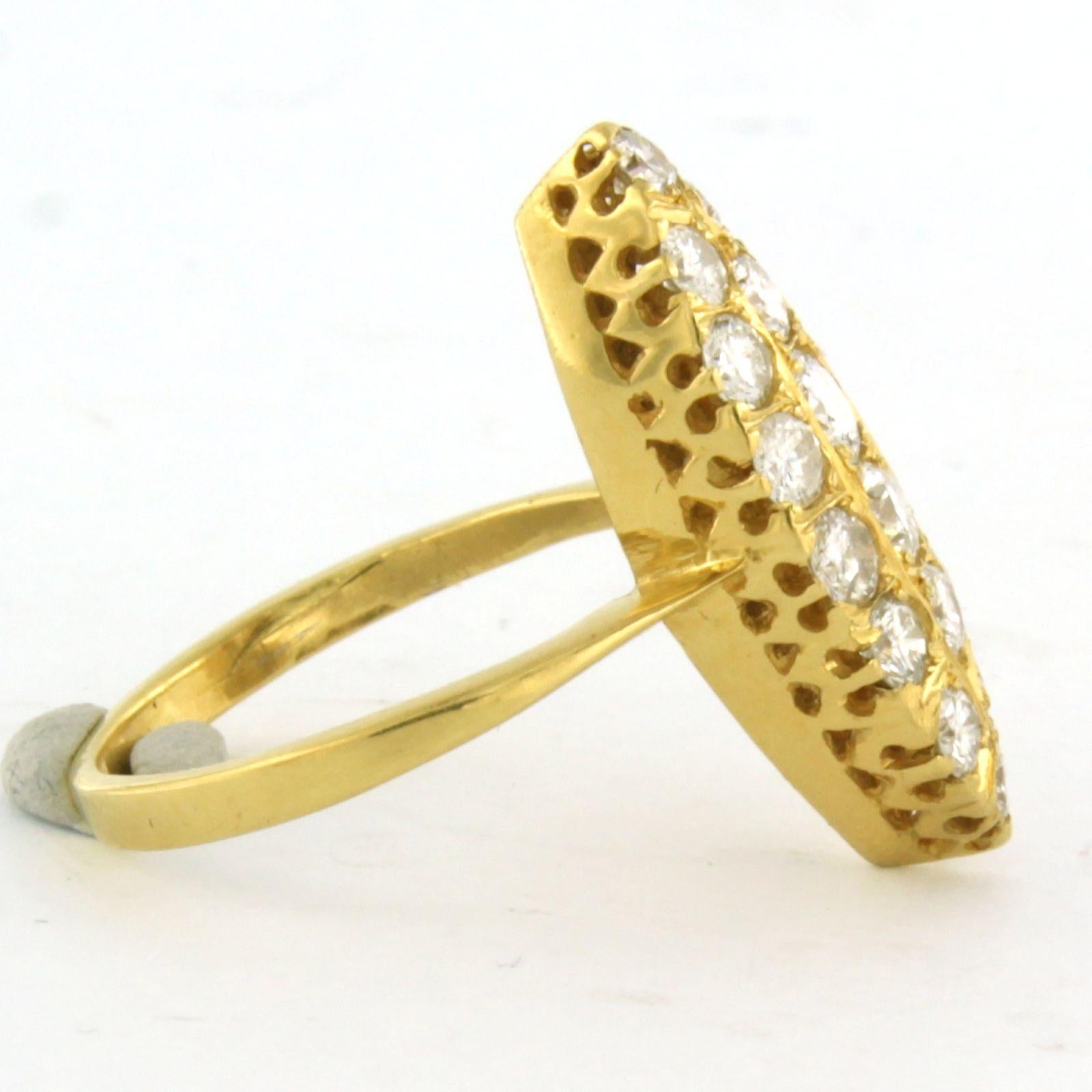 Anillo con diamantes talla brillante de hasta 1,30ct - 5,5 gramos - oro amarillo de 18k Moderno en venta