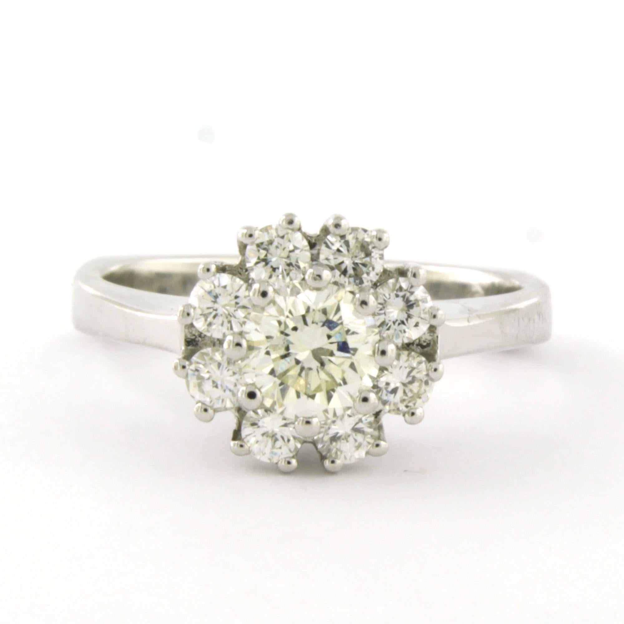 Anello entourage in oro bianco 14k con diamante taglio brillante fino a 1,33 ct - K, F/G - VS/SI - misura US 7,25 - EU 17,5 (55)

Descrizione dettagliata:

La parte superiore dell'anello ha un diametro di 1,0 cm di larghezza e 8,8 mm di