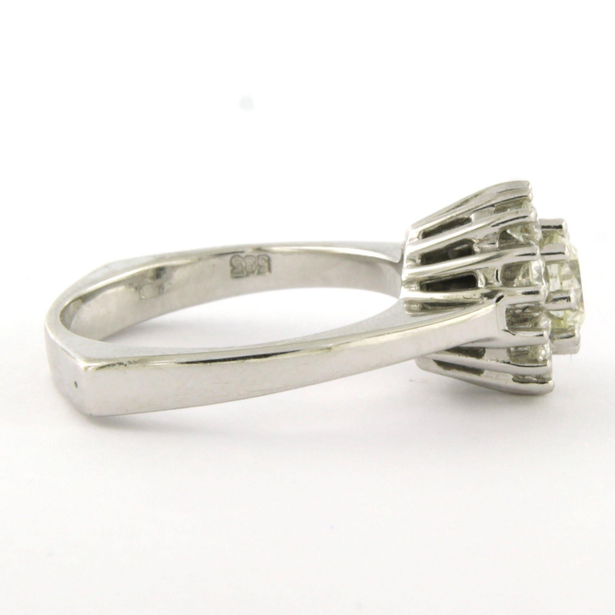 Moderno Anello con diamanti taglio brillante fino a 1,33 carati in oro bianco 14k 5,9 grammi in vendita