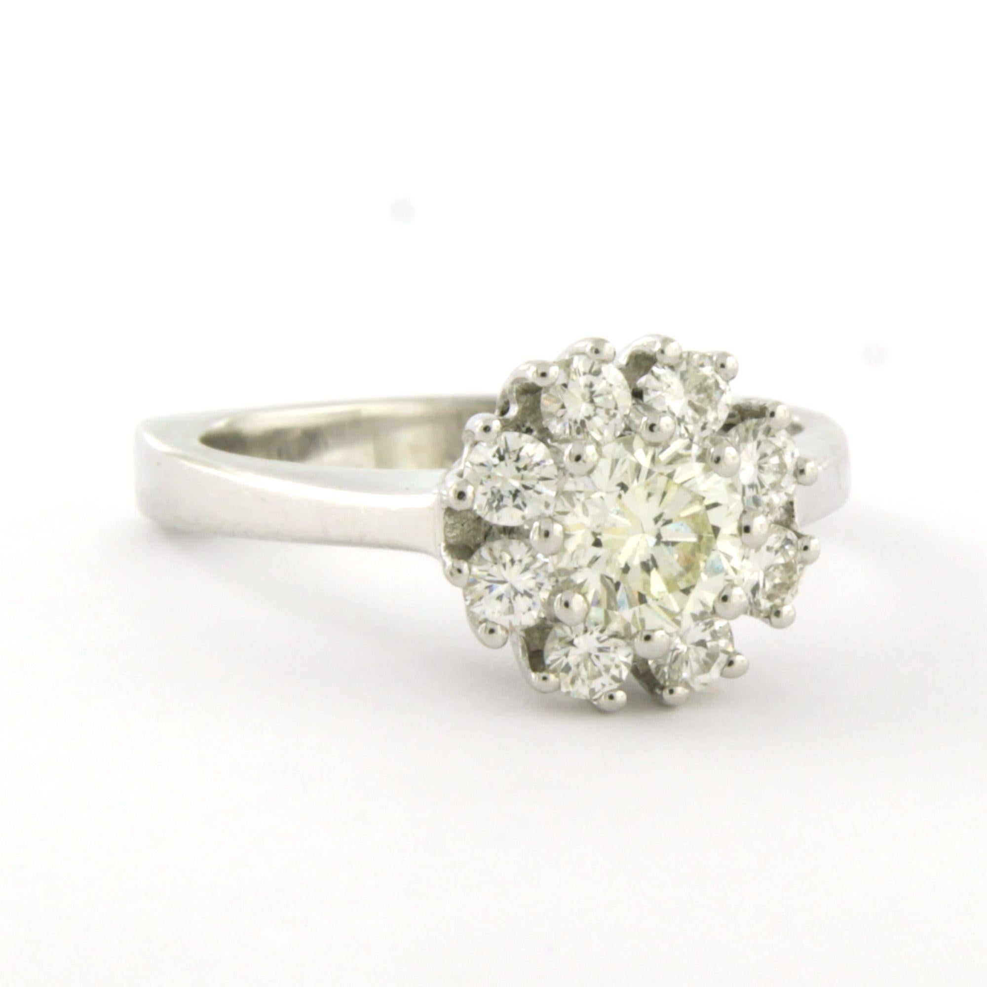 Anello con diamanti taglio brillante fino a 1,33 carati in oro bianco 14k 5,9 grammi in vendita 1