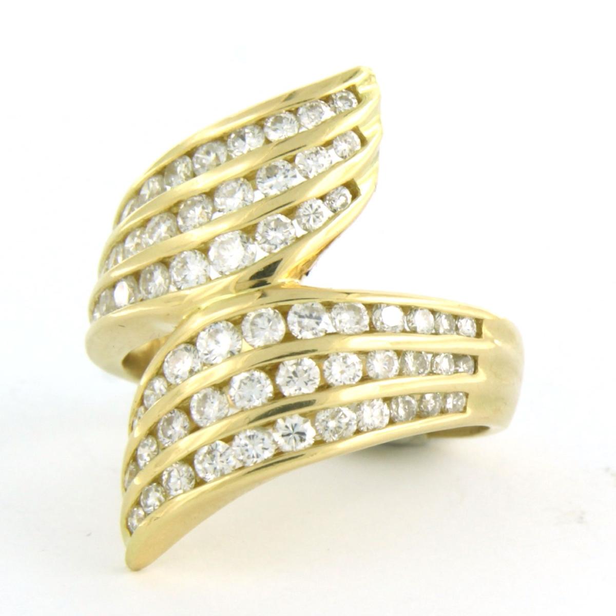 Bague en or jaune 18k sertie de diamants taille brillant 1.48 ct - F/G - VS/SI - taille U.S. 6.5 - EU. 17 (53)

Détails :

Le devant de l'anneau a une largeur de 2.5 cm.

taille de bague : U.S. 6.5 - EU. 17 (53)

poids : 8,6 grammes

set avec :

-