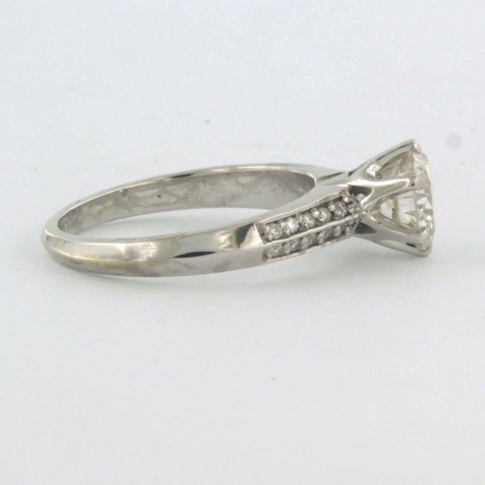 Ring mit Diamanten im Brillantschliff bis zu 1,50ct - 3.9 Gramm - 14k Weißgold (Moderne) im Angebot