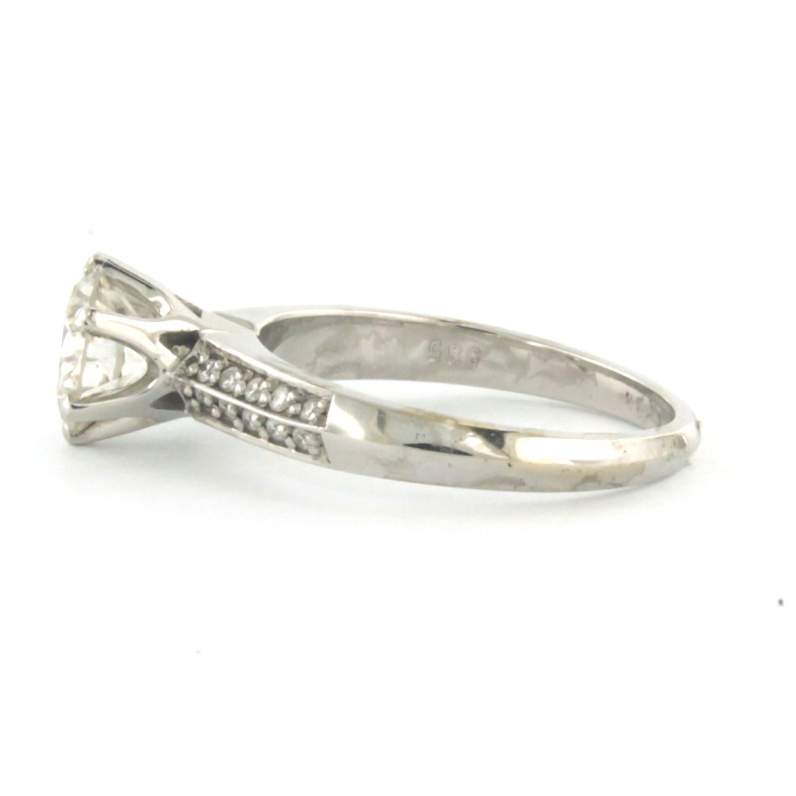 Anillo con diamantes talla brillante de hasta 1,50 ct - 3,9 gramos - oro blanco de 14k Corte brillante en venta