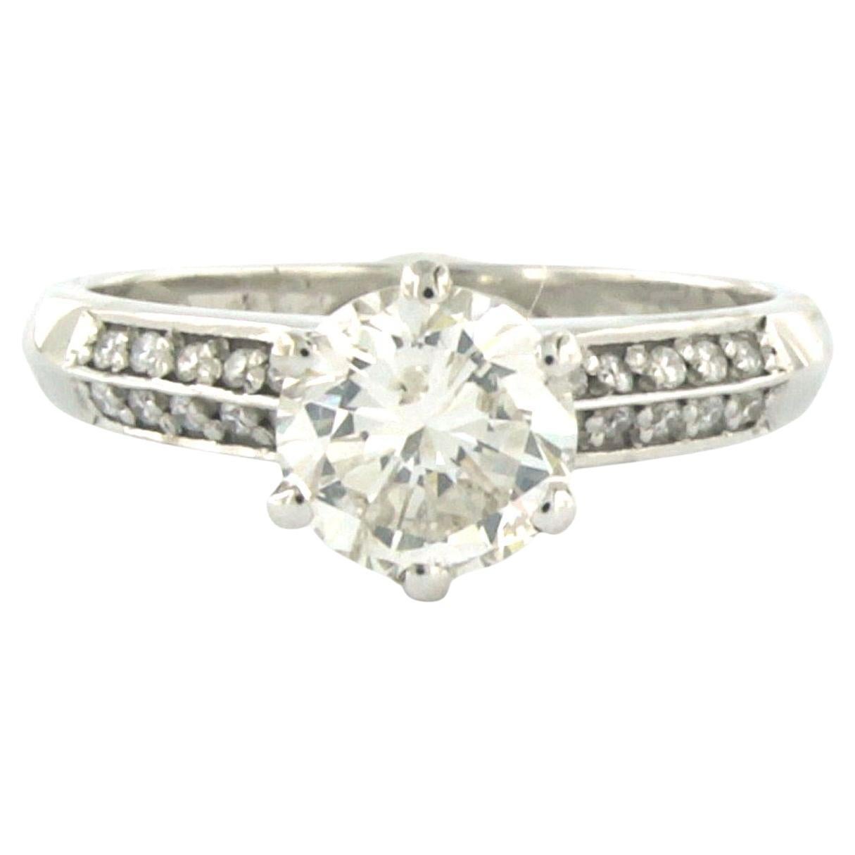 Ring with brilliant cut diamonds up to 1.50ct - 3.9 grams - 14k white gold