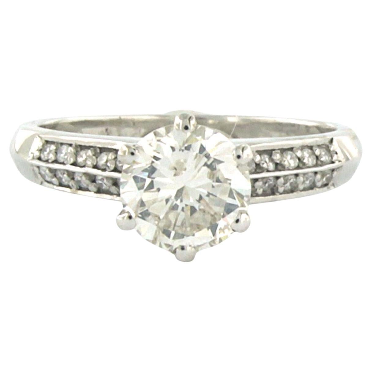 Ring mit Diamanten im Brillantschliff bis zu 1,50ct - 3.9 Gramm - 14k Weißgold