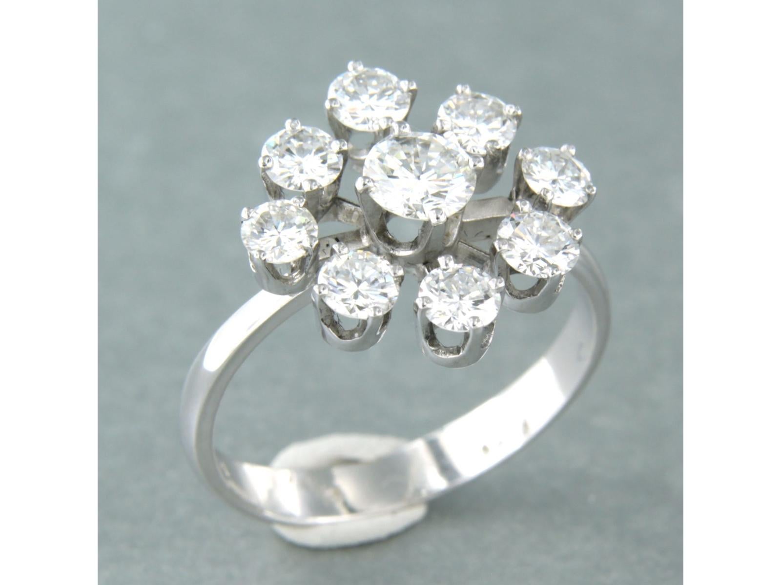 Bague entourage en or blanc 18k sertie de diamants taille brillant jusqu'à . 1.60ct - F/G - VS/SI - taille de bague U.S. 8 - EU. 18.25 (57)

description détaillée :

Le haut de l'anneau mesure 1.5 cm de large.

bague taille US 8 - EU. 18.25 (57), la