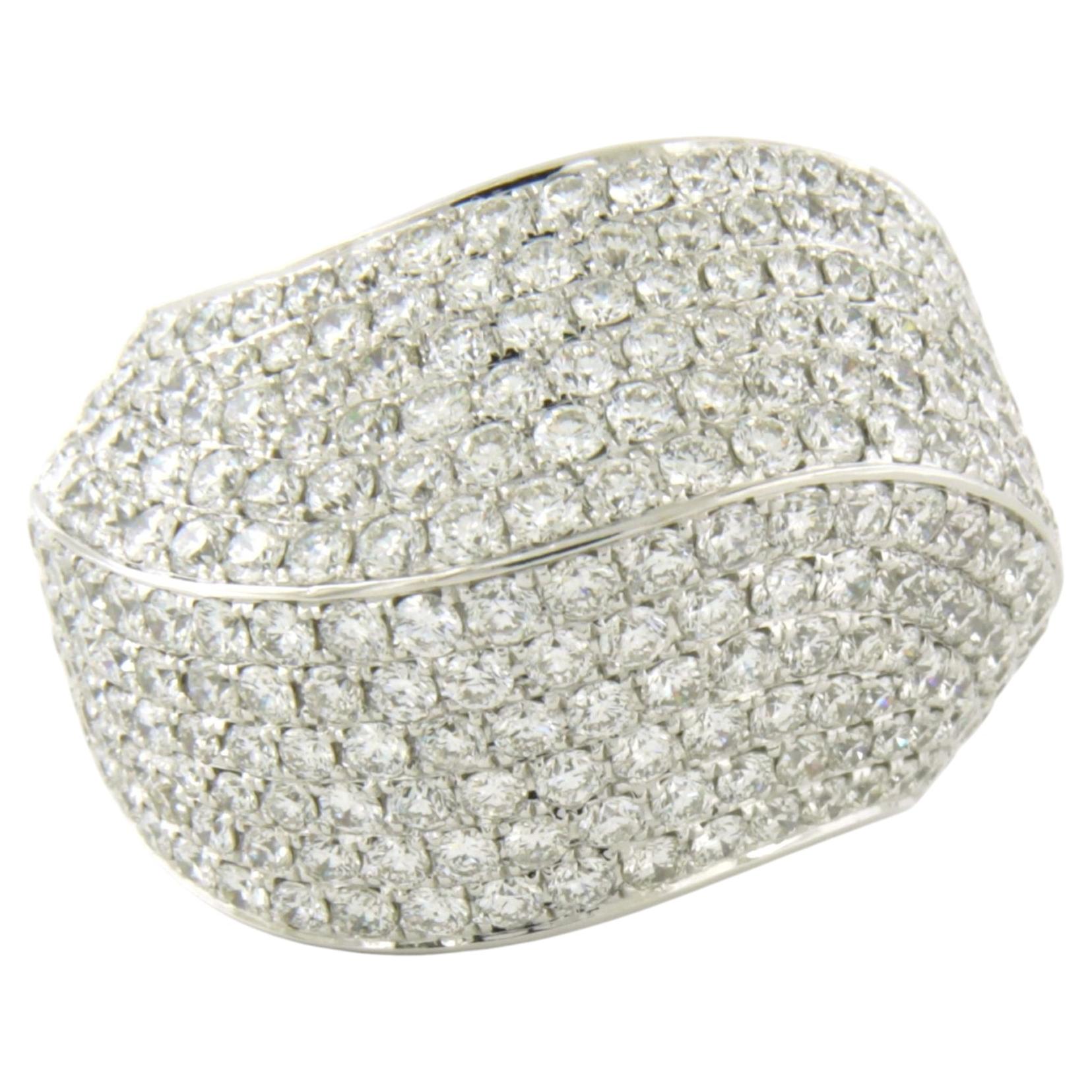 Ring mit Diamanten im Brillantschliff bis zu 4,00 Karat, 18 Karat Gold, 16,1 Gramm