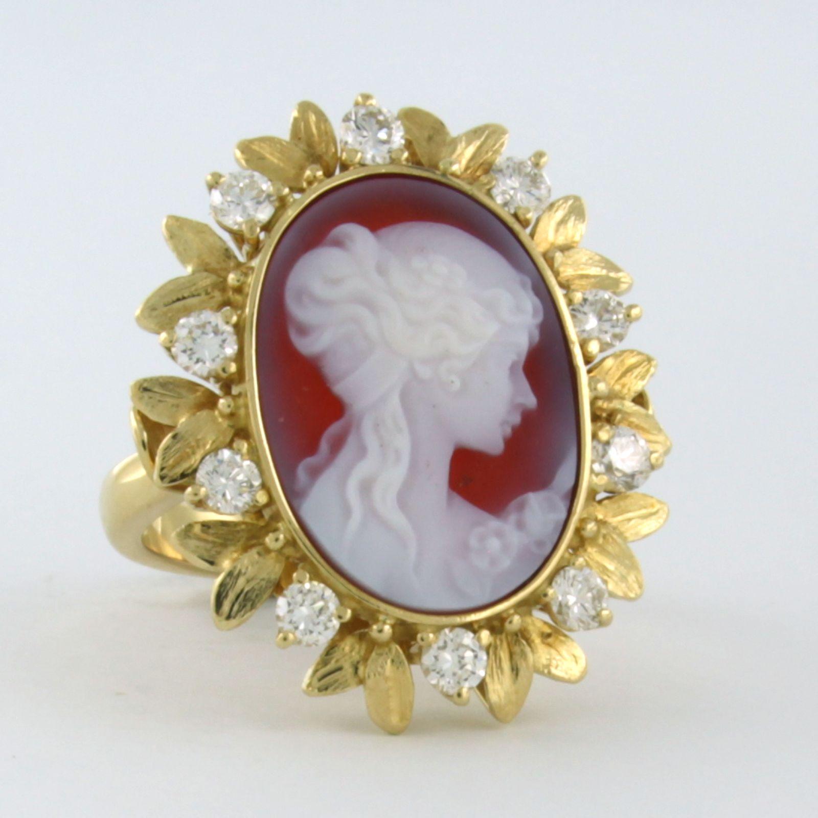 Moderne Bague avec camée et diamants taille brillant jusqu'à 0,73ct Or jaune 18k en vente