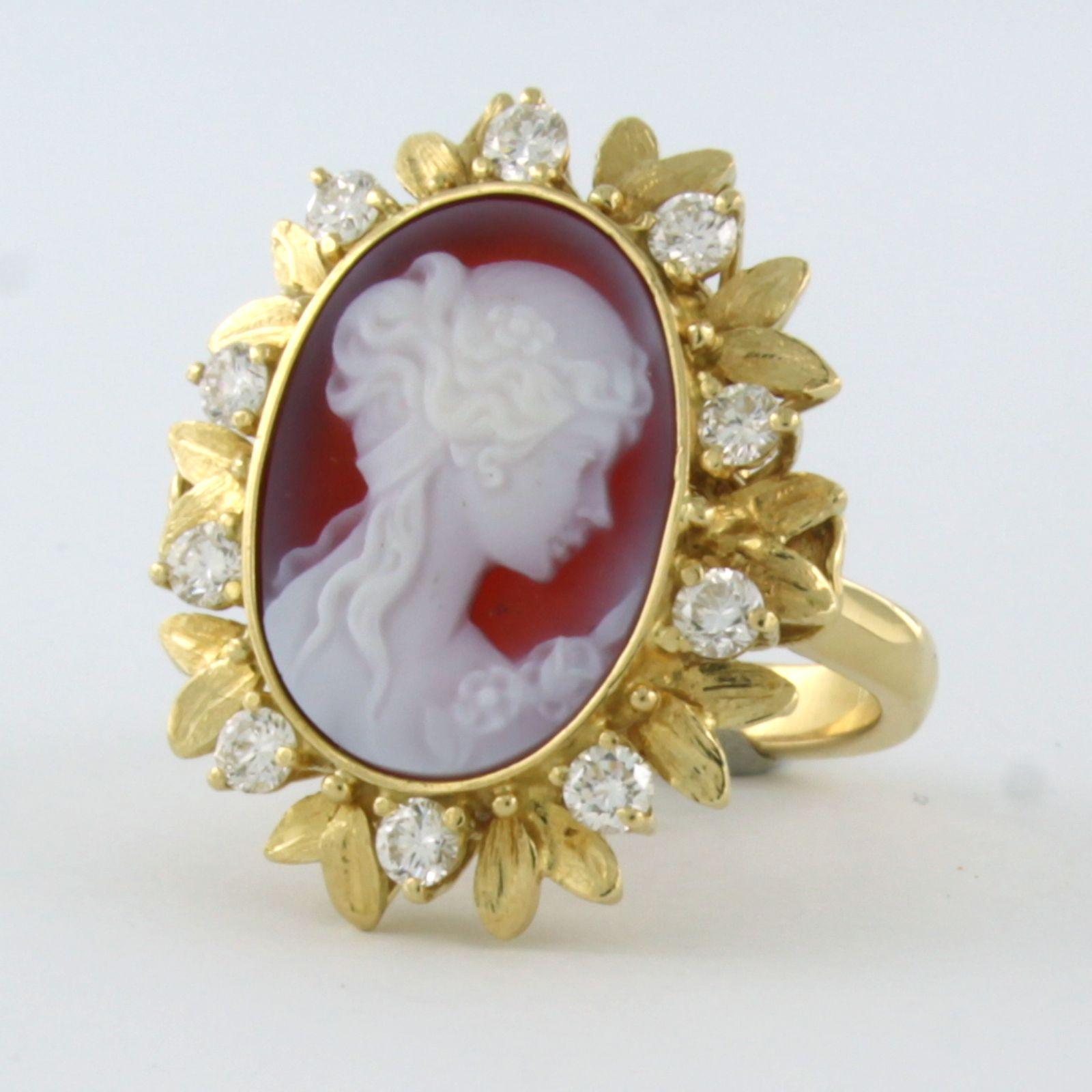 Taille brillant Bague avec camée et diamants taille brillant jusqu'à 0,73ct Or jaune 18k en vente