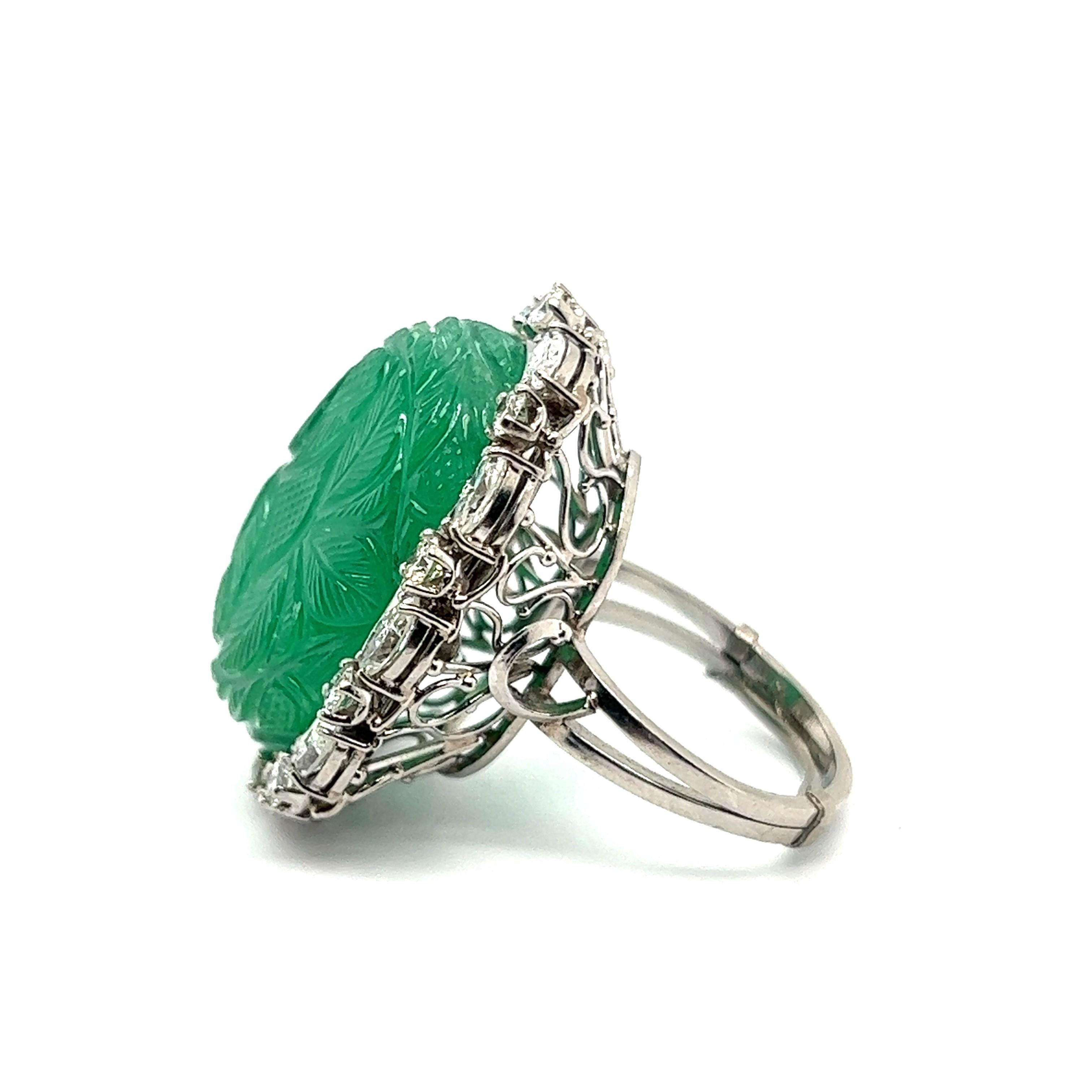Ring with Carved Emerald and Diamonds in 950 Platinum In Good Condition For Sale In Lucerne, CH