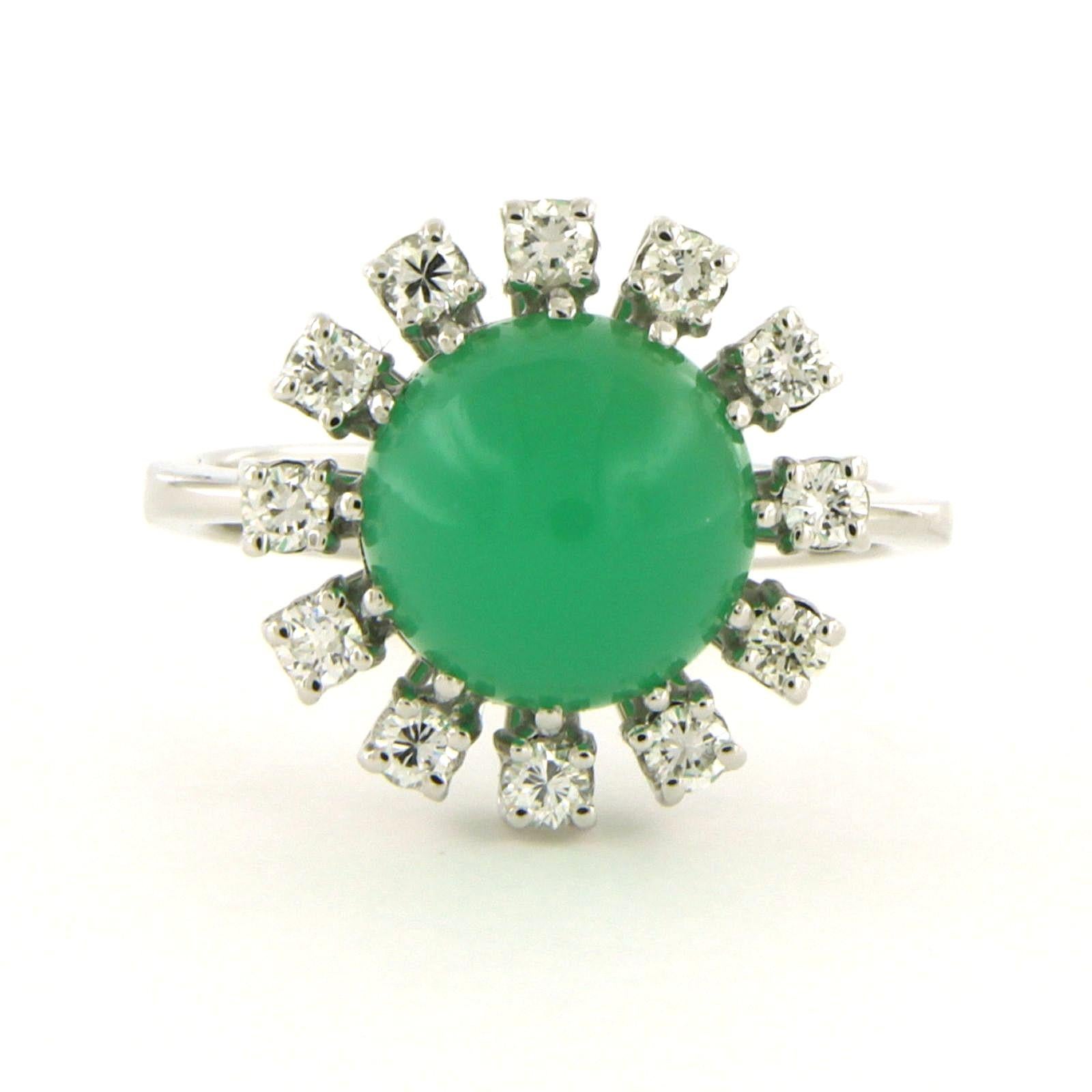 Ring mit Chrysophrase und Diamanten im Brillantschliff von bis zu 0,50 Karat aus 18 Karat Weißgold im Zustand „Hervorragend“ im Angebot in The Hague, ZH