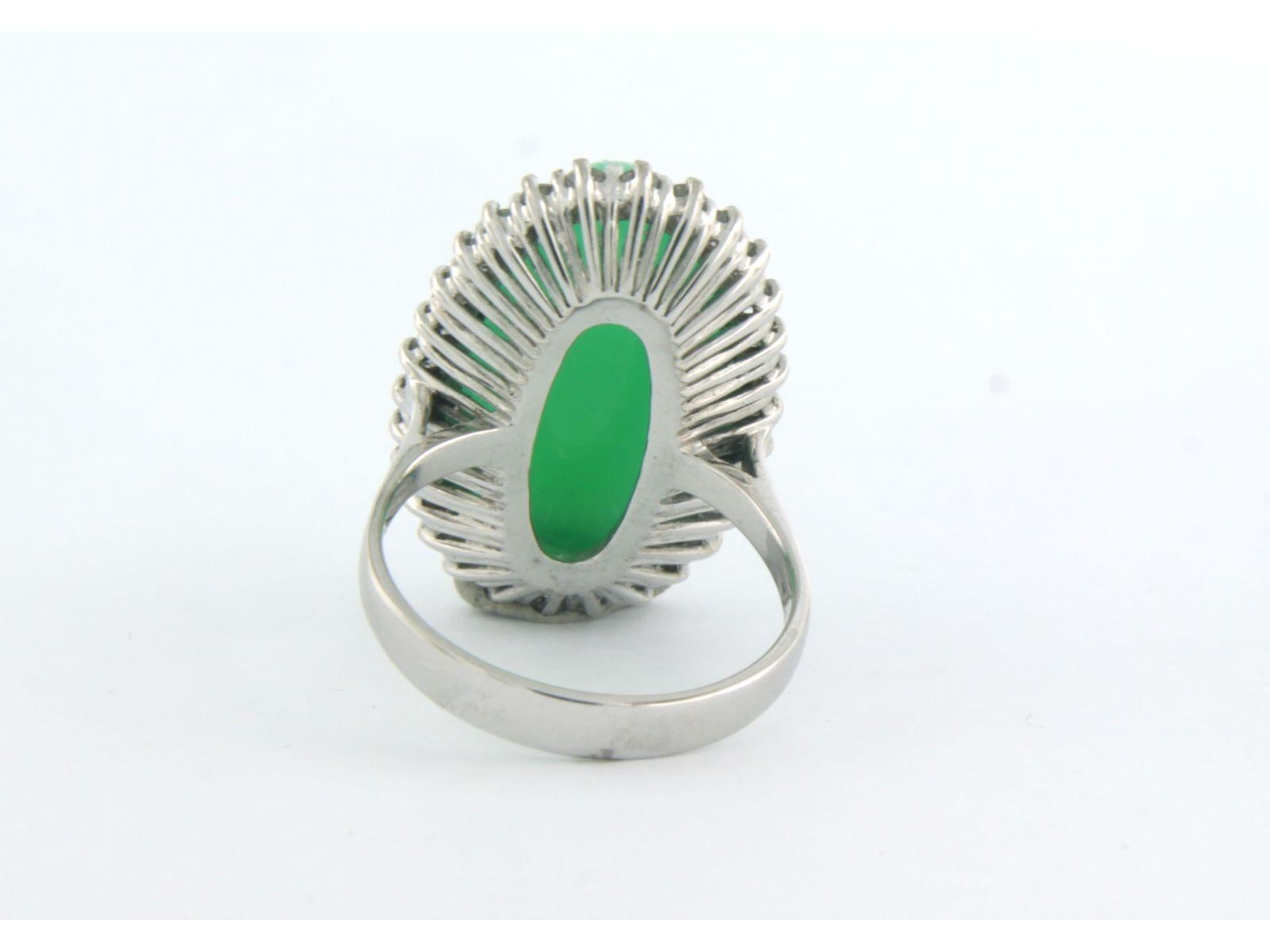 Brilliant Cut Ring with chrysophrase and brilliant cut diamonds up to 0.91ct 14k gold 9.4 gram For Sale
