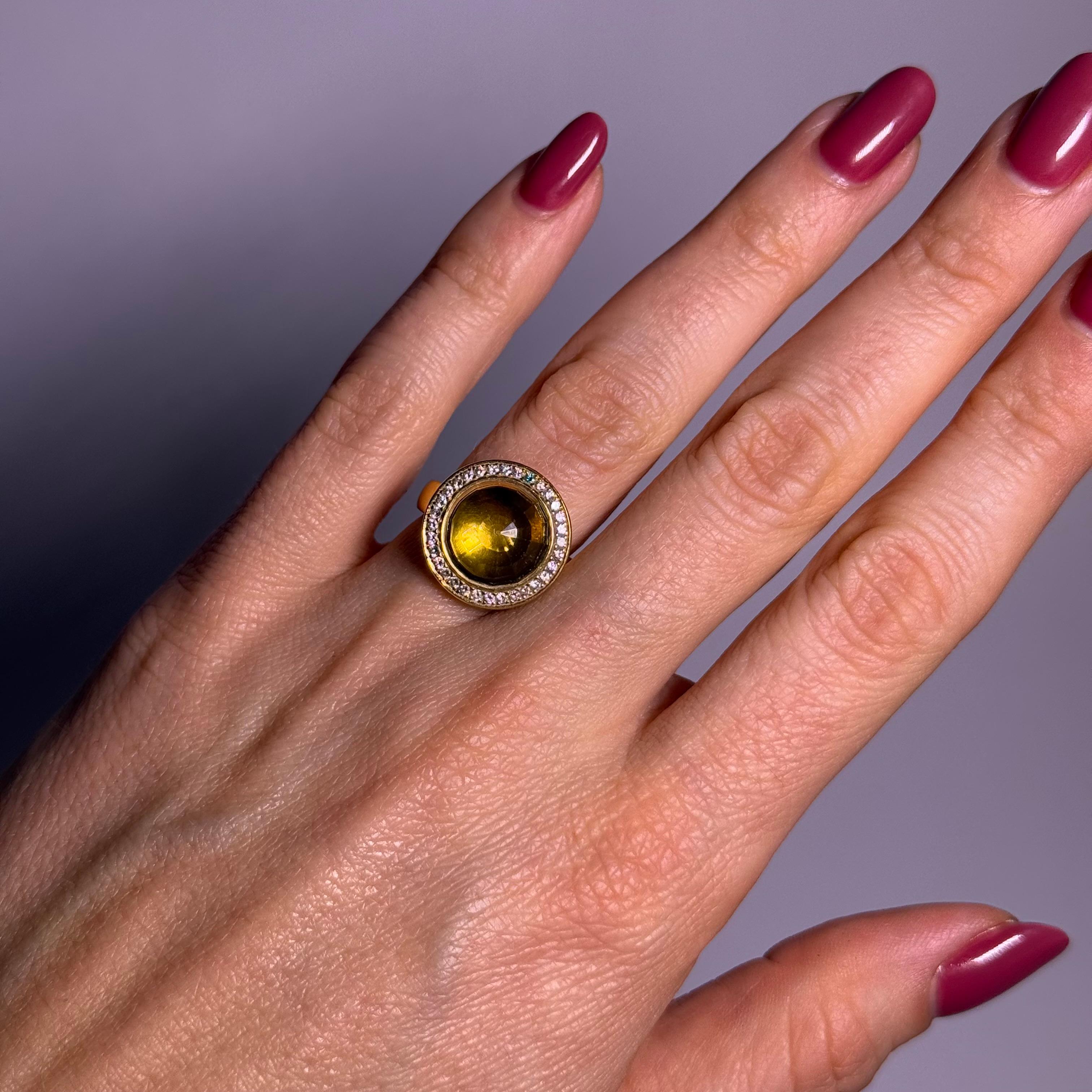 Ring with Citrine & Diamonds in 18 Karat Yellow Gold by Gübelin In Good Condition For Sale In Lucerne, CH