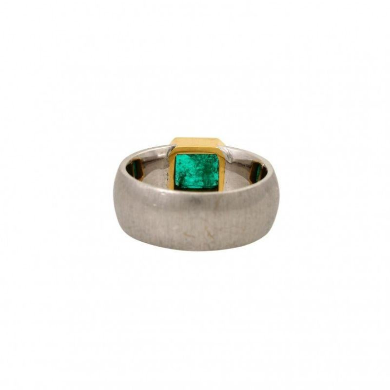 Modern Ring with Colombian Emerald For Sale