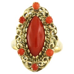 Anello con corallo in oro giallo 14k 5,5 grammi
