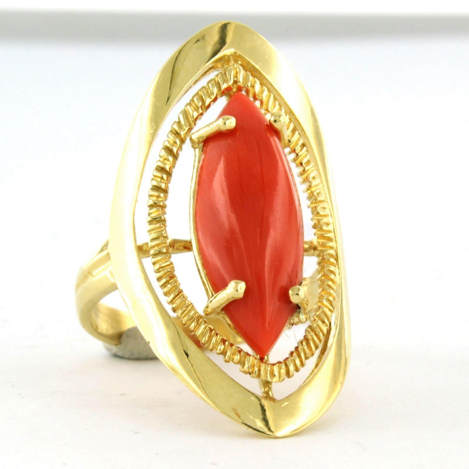 Ring with coral 18k yellow gold 7.3 grams Victoriano temprano en venta