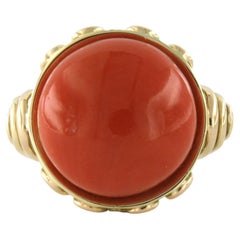 Anello con corallo - 8,1 grammi di oro giallo 14k