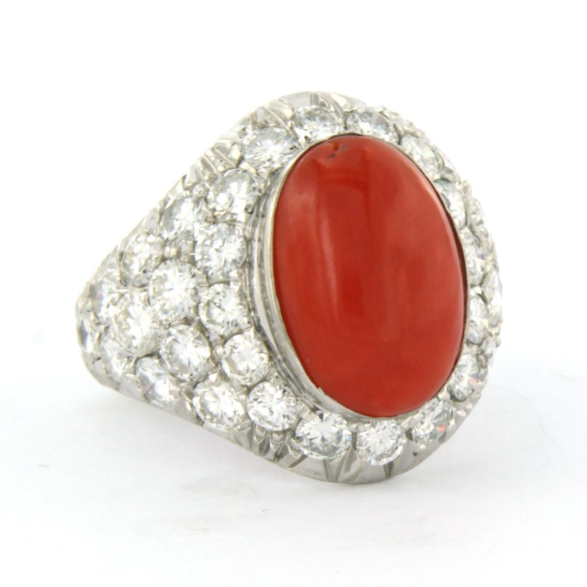 Ring mit Koralle und Diamanten im Brillantschliff bis zu 3,60ct 8,2 Gramm 14k Weißgold im Zustand „Hervorragend“ im Angebot in The Hague, ZH