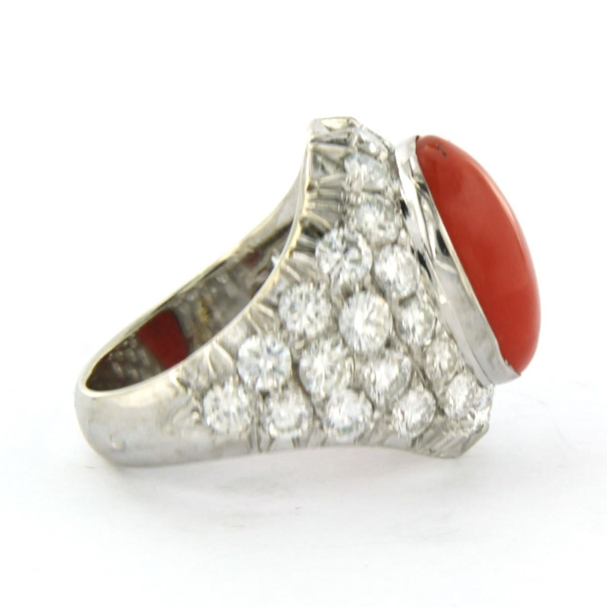 Ring mit Koralle und Diamanten im Brillantschliff bis zu 3,60ct 8,2 Gramm 14k Weißgold im Angebot 2