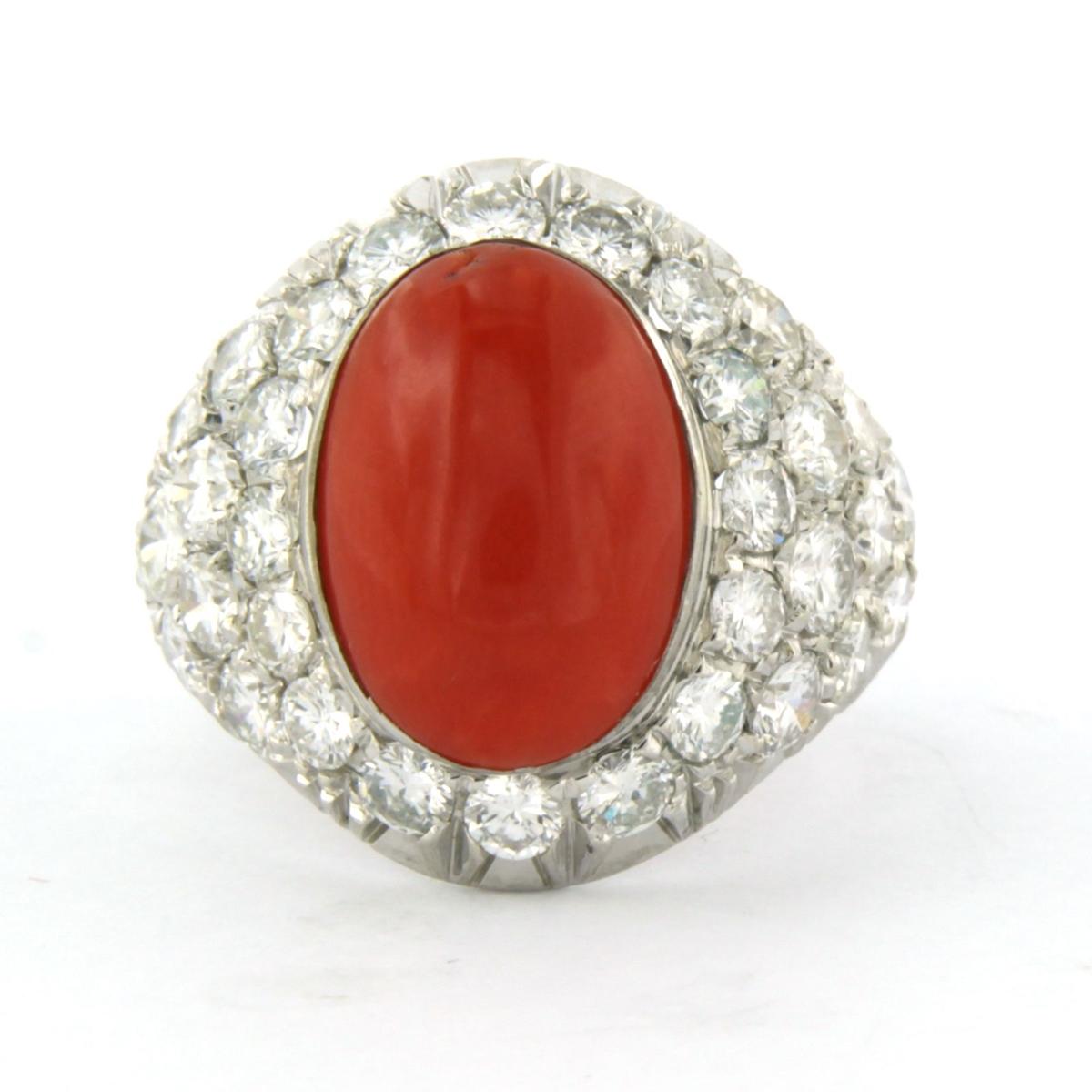 Ring mit Koralle und Diamanten im Brillantschliff bis zu 3,60ct 8,2 Gramm 14k Weißgold im Angebot 2