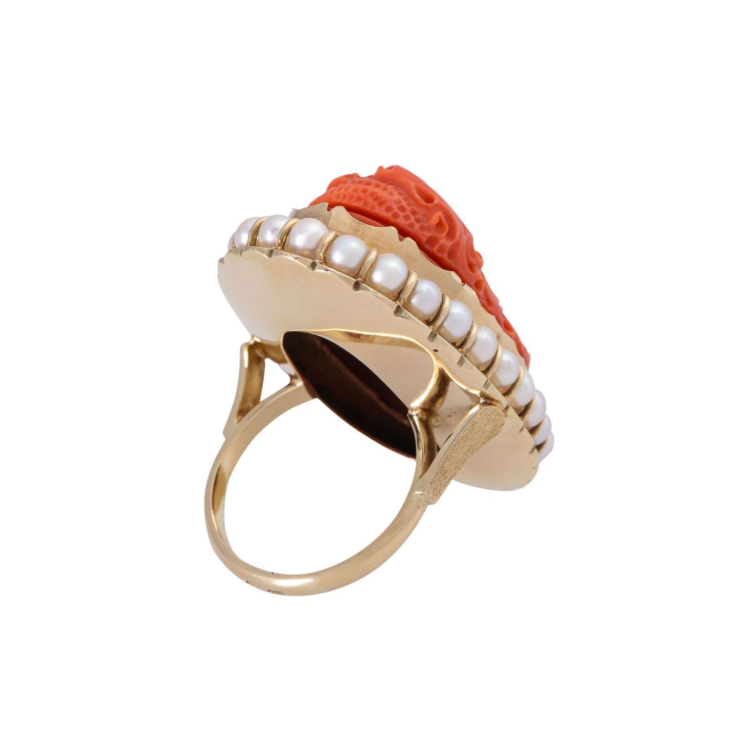 Ring mit Korallenkamee-Porträt einer Dame, (Kiteschliff) im Angebot