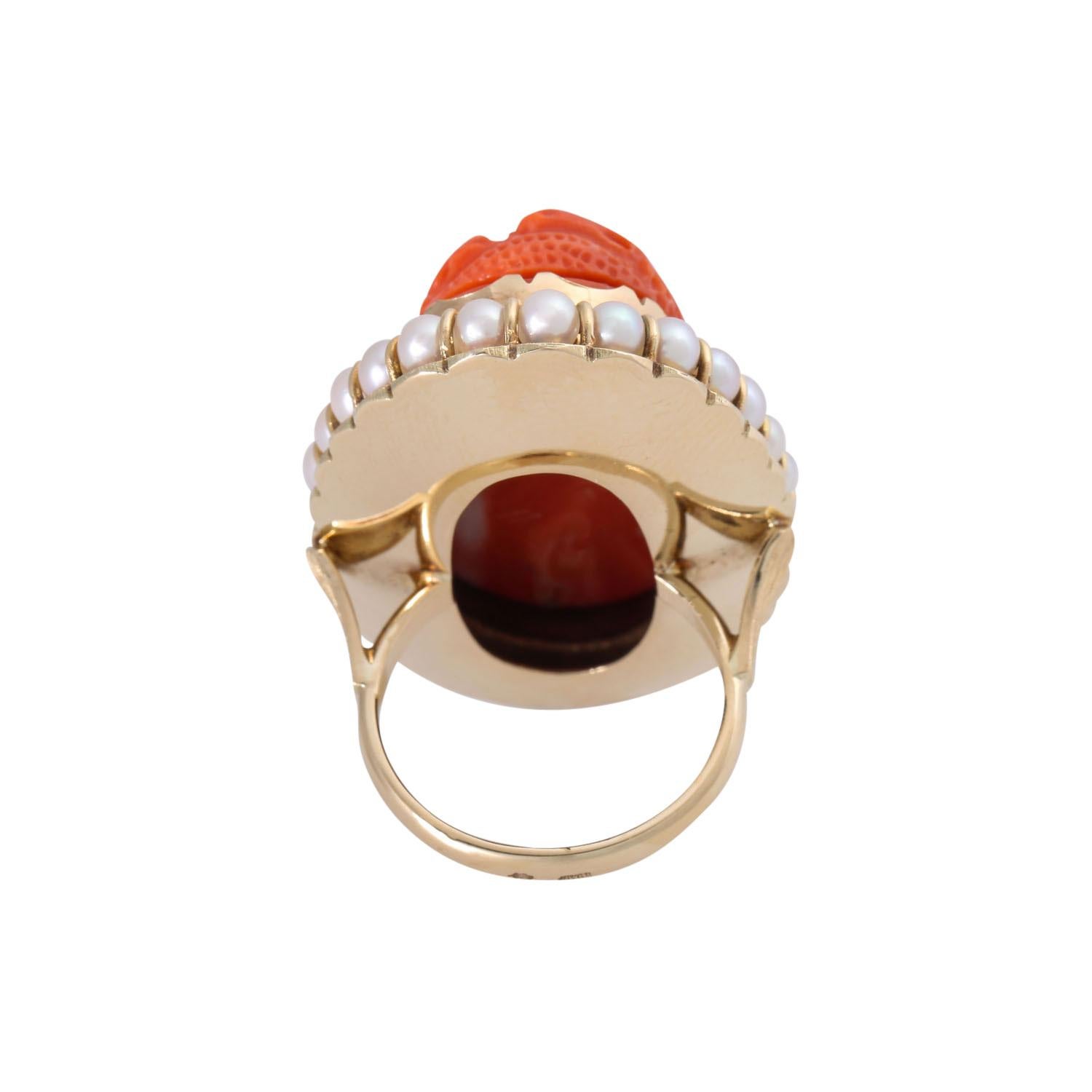 Ring mit Korallenkamee-Porträt einer Dame, im Zustand „Gut“ im Angebot in Stuttgart, BW