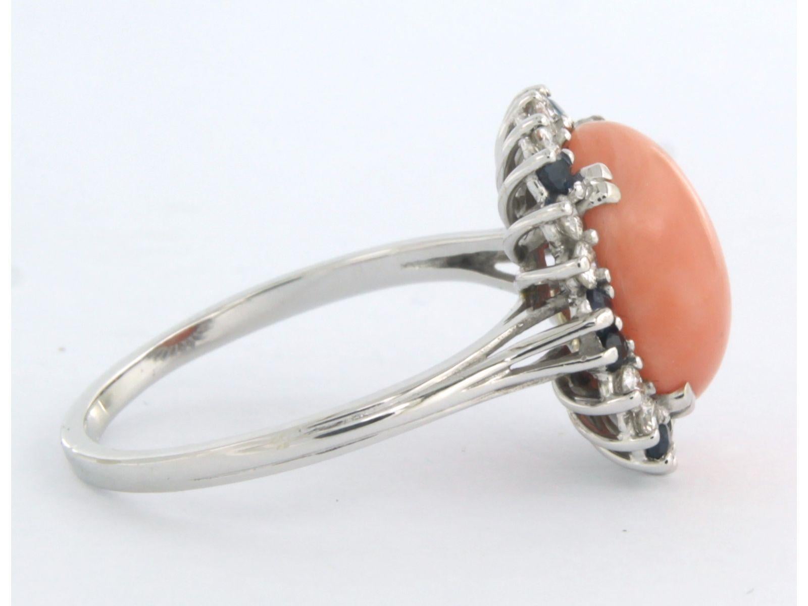 Ring mit Koralle, Saphir und Diamanten im Brillantschliff bis zu 0,40 Karat aus 14 Karat Gold im Zustand „Hervorragend“ im Angebot in The Hague, ZH