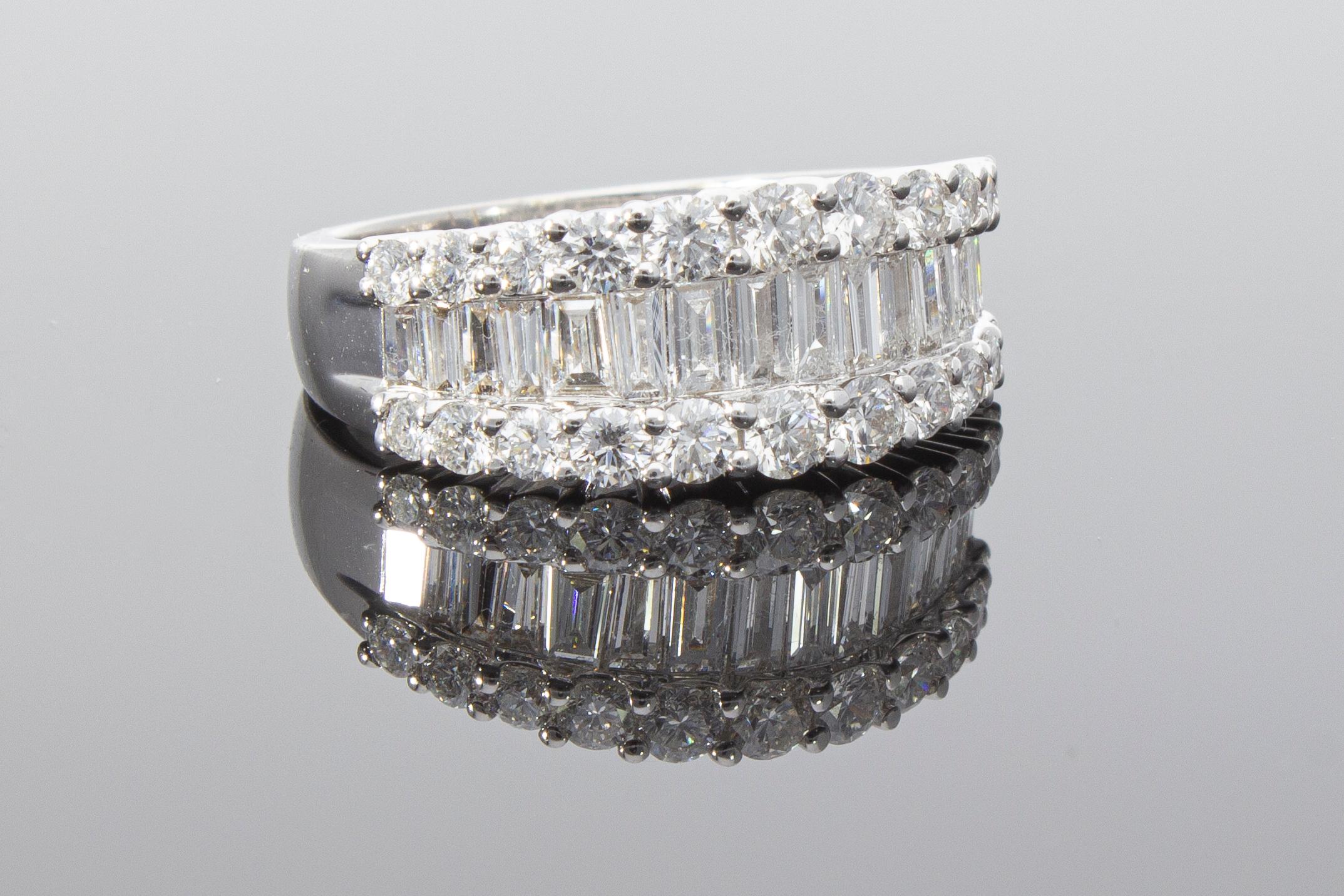 Women's Engagement Ring with Ct 1.60 of Baguette and Brilliant Cut Diamonds 