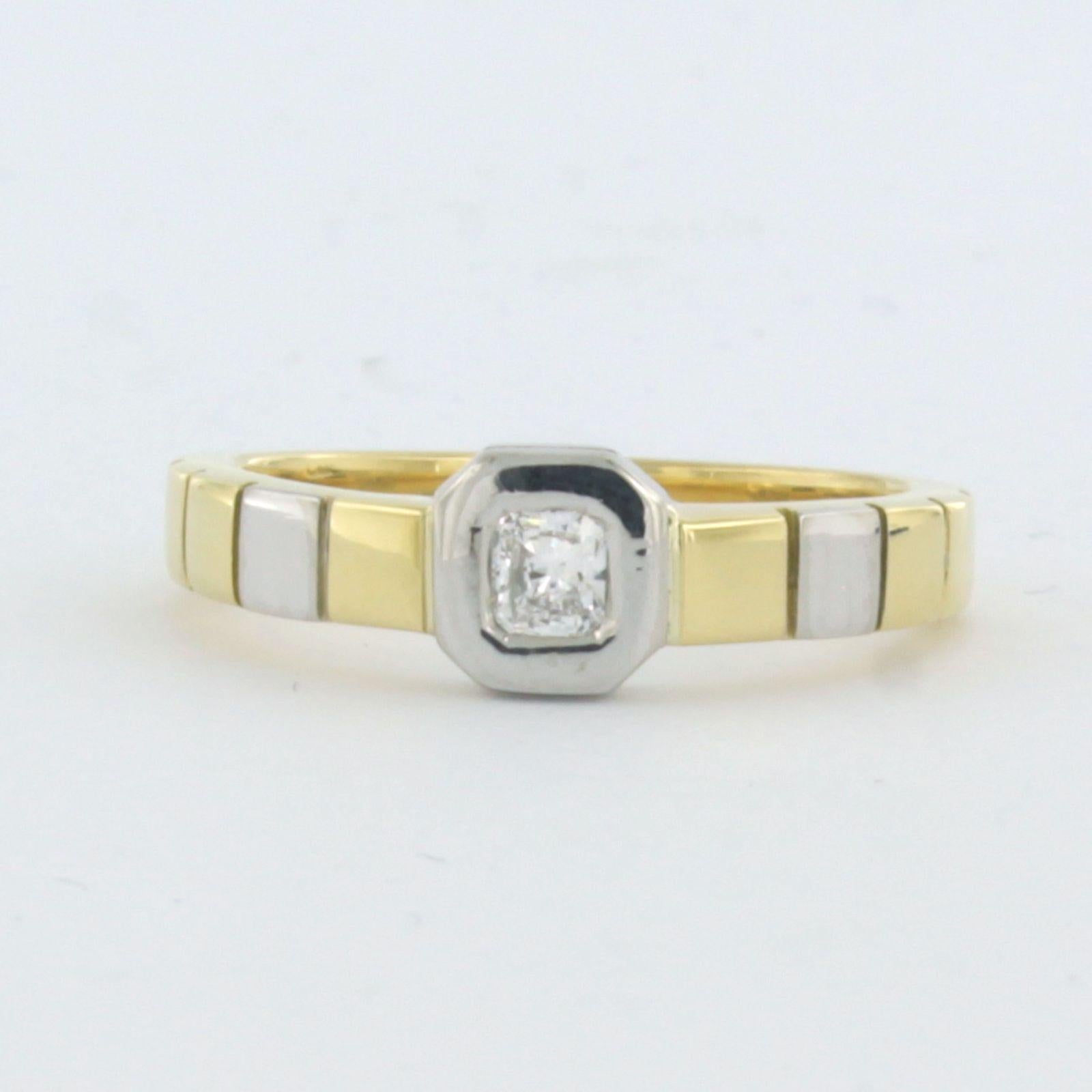 18k gold with platina ring set with emerald cut diamonds. 0.30ct - F/G - VS/SI - ring size 8.0 US / 18(57) EU

detailed description:

The top of the ring is 6.4 mm wide by 3.0 mm high

Ring size 8.0 US / 18(57) EU, the ring can be enlarged or