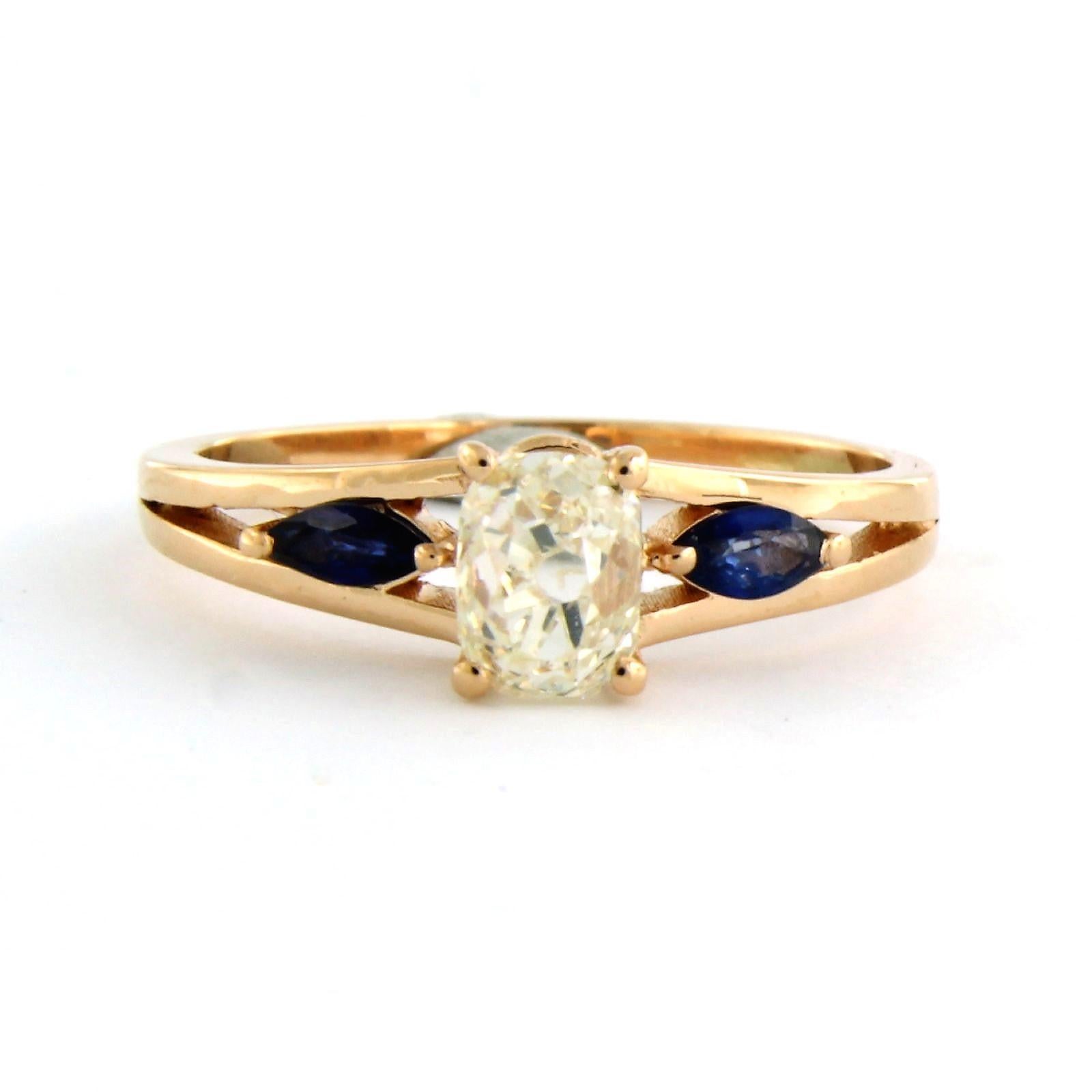 18k pink gold ring set with sapphire to. 0.26ct and an oval cut old mine cut in the center. 1.03ct - J/K - SI - ring size U.S. 7.25 - EU. 17.5 (55)

Detailed description:

the front of the ring is 6.3 mm wide by 6.8 mm high

ring size US 7.25 - EU.