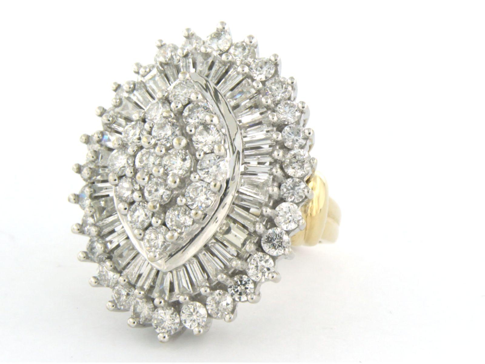 Brilliant Cut Ring with diamonds 10k bicolour gold For Sale