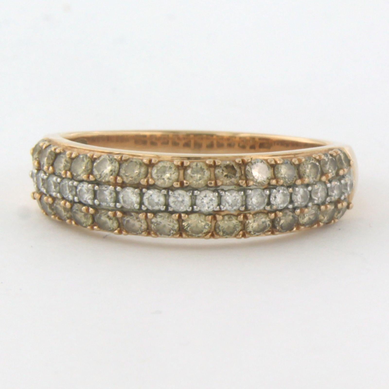 14k bicolour gold ring set with brilliant cut diamonds up to . 1.48ct - Champagne color, F/G - VS/SI - ring size U.S. 9 - EU. 19(60)

Detailed description

the top of the ring is 5.8 mm wide

Ring size US 9 - EU. 19(60), ring can be enlarged or