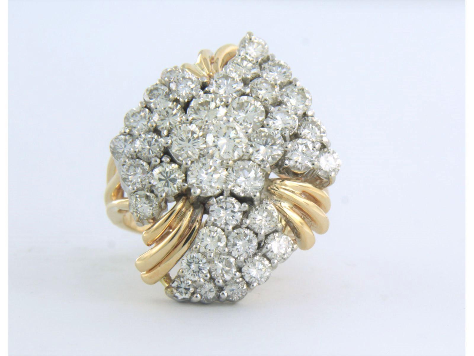 Ring aus 14k Bicolor-Gold, besetzt mit Diamanten im Brillantschliff bis zu . 2.40ct - H/I - VS/SI - Ringgröße U.S. 6.75 - EU. 17.25(54)

detaillierte Beschreibung:

die Oberseite des Rings ist 2,6 cm breit und 1,0 cm hoch

Ringgröße U.S. 6.75 - EU.