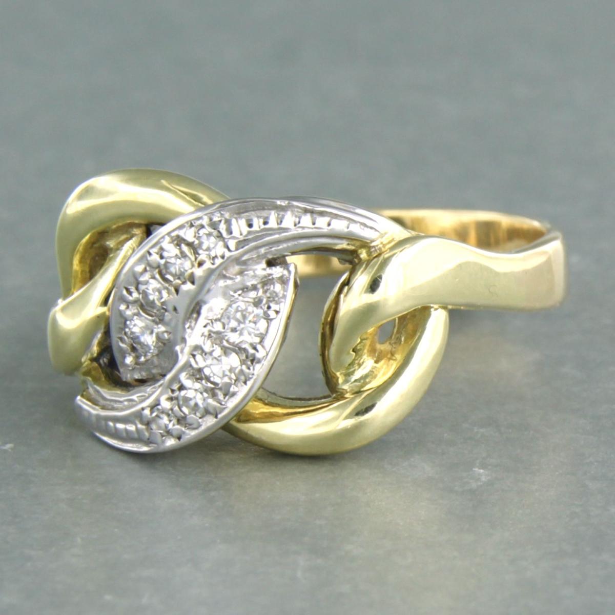 Taille simple Bague en or bicolore 14 carats avec diamants en vente