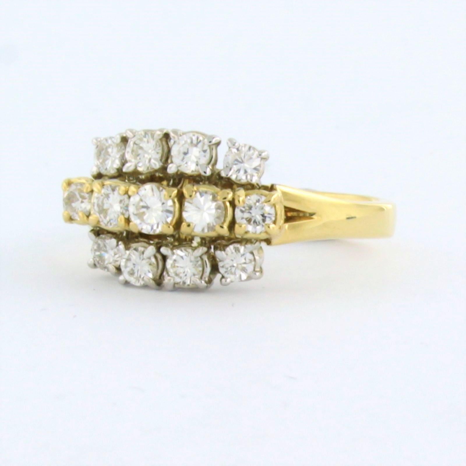 Taille brillant Bague en or bicolore 18 carats avec diamants en vente