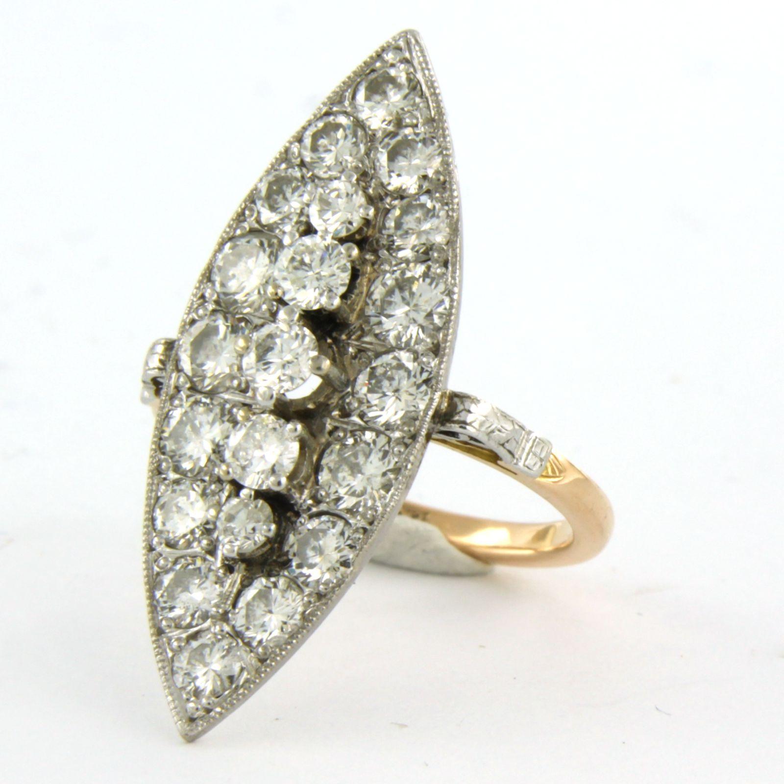 Taille brillant Bague en or bicolore 18 carats avec diamants en vente