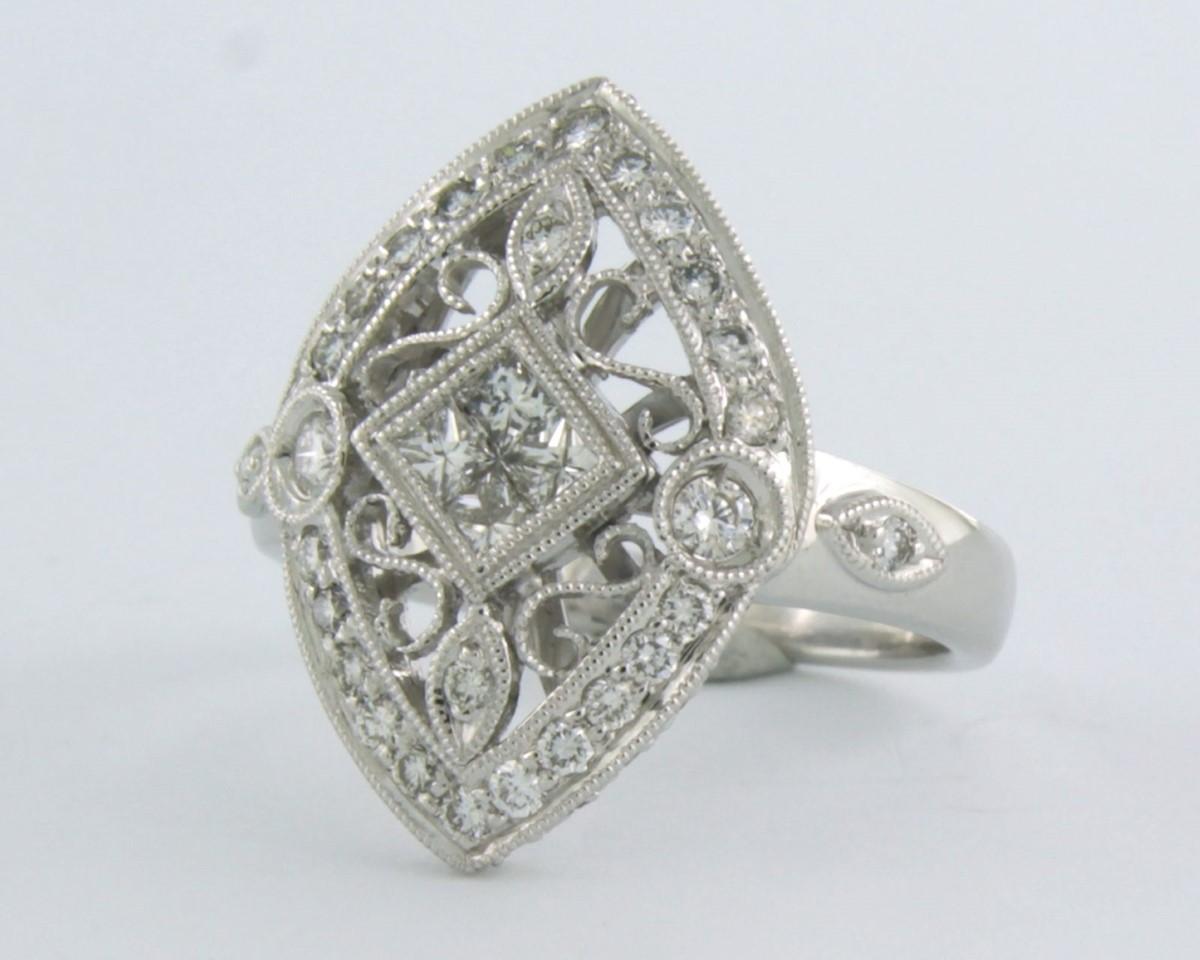 Brilliant Cut Ring with diamonds 18k gold For Sale