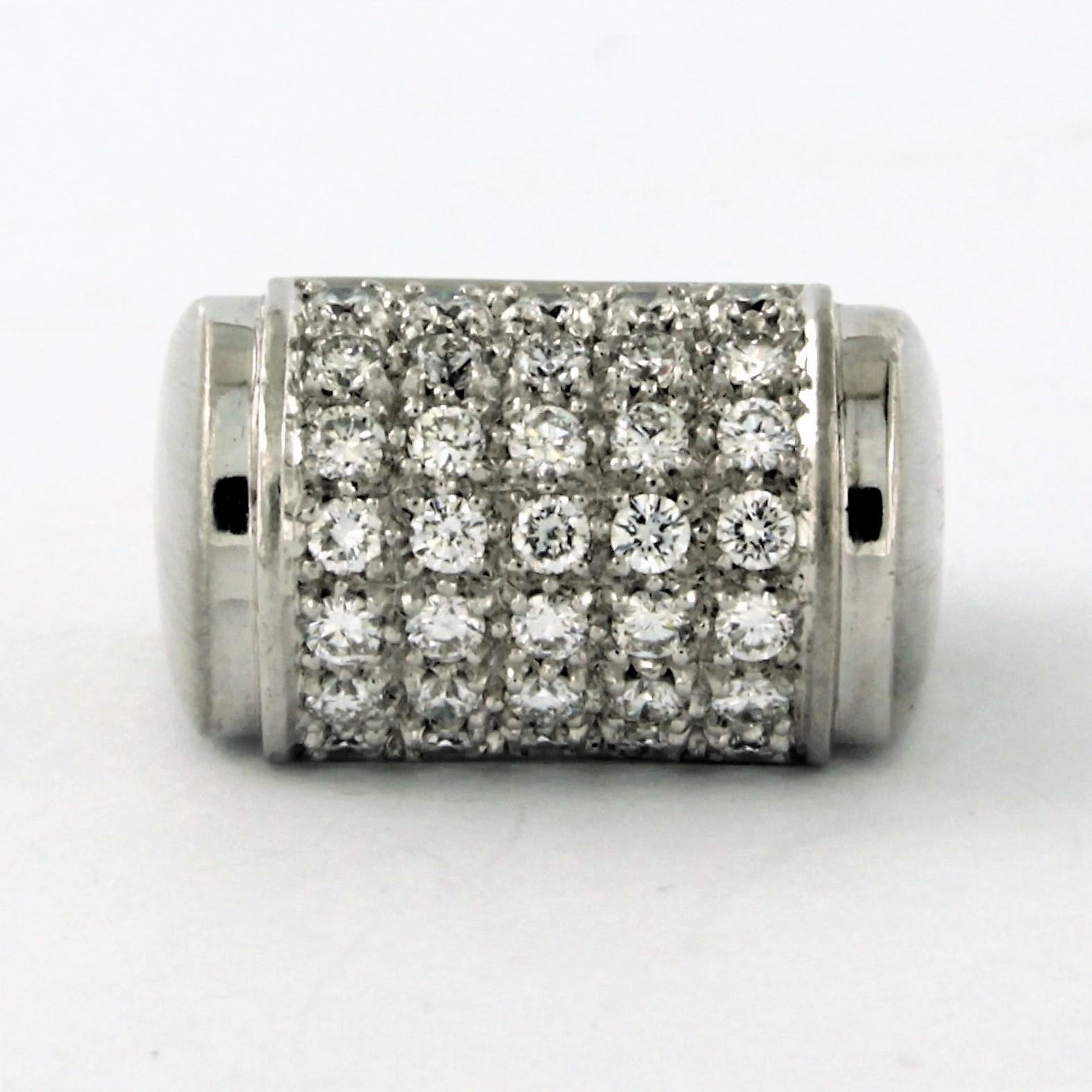 14k white gold ring set with brilliant cut diamonds. 1.50ct – F/G – VS/SI – ring size U.S. 8.5 - EU. 18.5(58)

Detailed description

the top of the ring is 1.3 cm wide and 8.0 mm high

Ring size US 8.5, EU. 17.25 (54), ring can be enlarged or