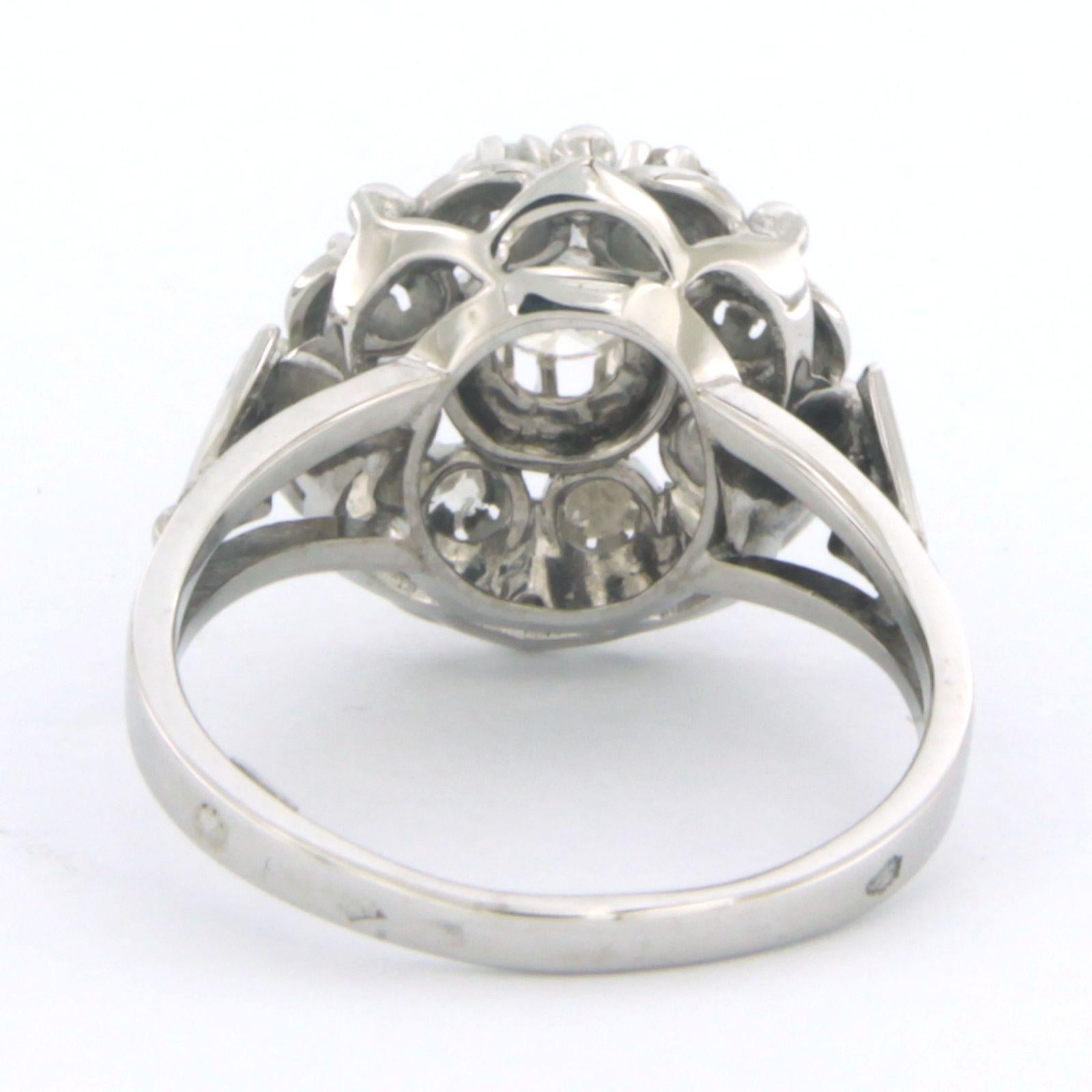 Ring aus 18 Karat Weißgold, besetzt mit Diamanten im Brillant- und Rosenschliff. 0.30ct - K/L, G/H - VS,SI - Ringgröße U.S. 5.25 - EU. 16 (50)

detaillierte Beschreibung:

Die Spitze des Rings ist 1,3 cm breit und 7,7 mm hoch.

Gewicht: 3,8