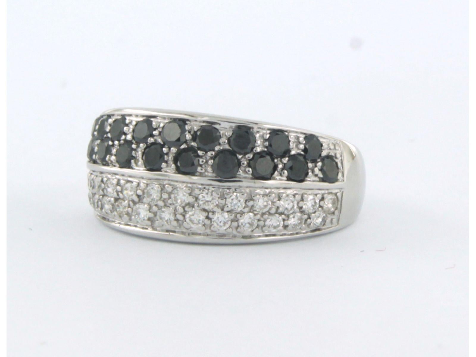 Brilliant Cut Ring with diamonds 18k white gold For Sale