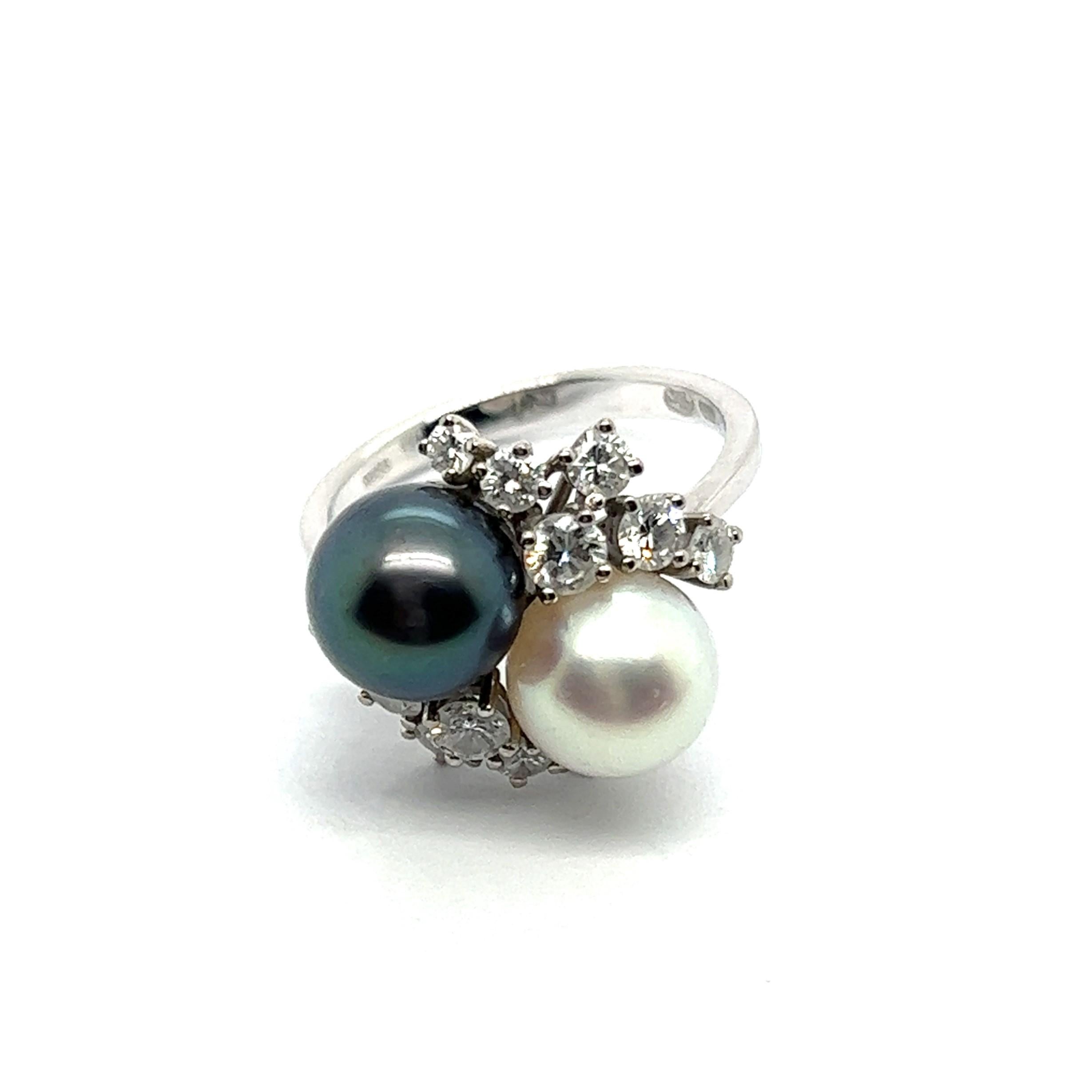 Ring with Diamonds, Akoya & Tahitian Pearls in 18 Karat White Gold by Gübelin For Sale 7
