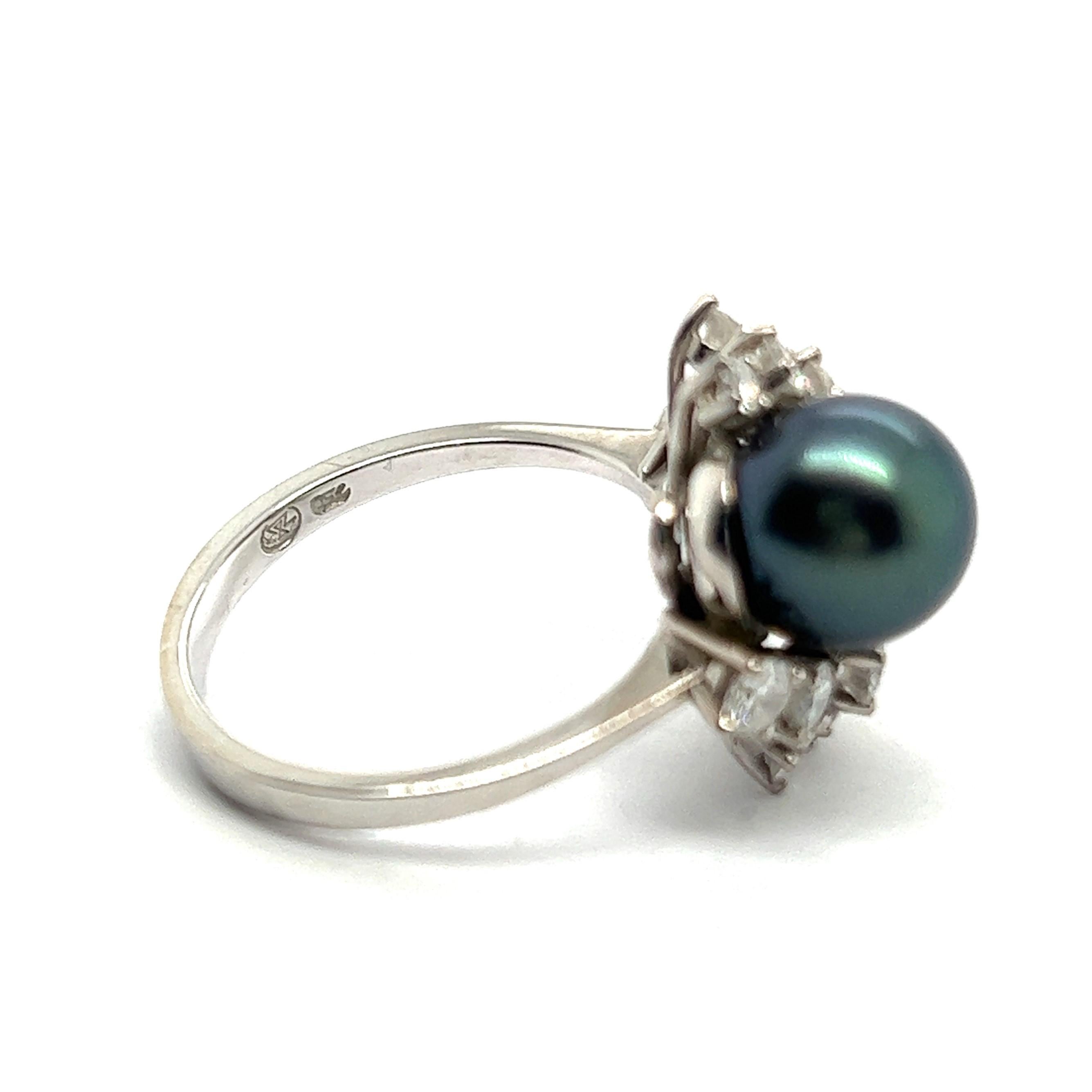 Brilliant Cut Ring with Diamonds, Akoya & Tahitian Pearls in 18 Karat White Gold by Gübelin For Sale