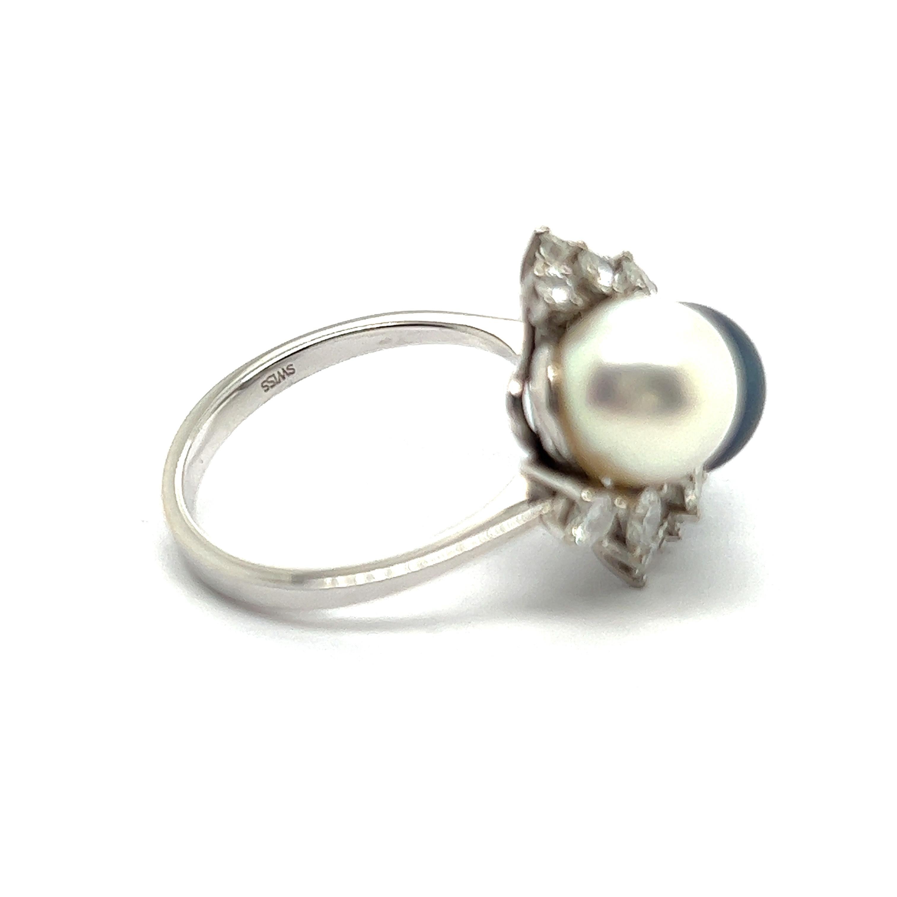 Ring with Diamonds, Akoya & Tahitian Pearls in 18 Karat White Gold by Gübelin In Good Condition For Sale In Lucerne, CH
