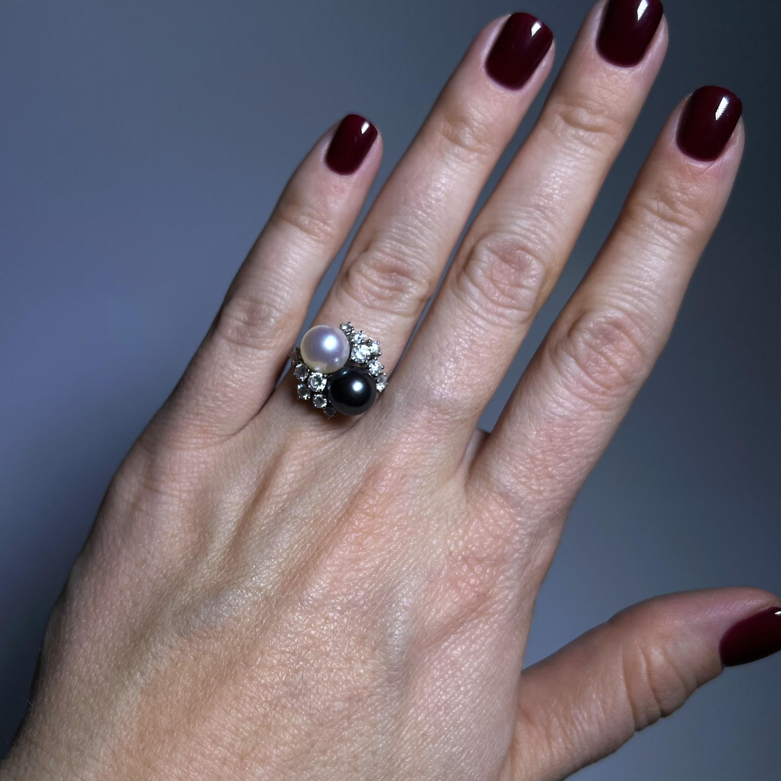Ring mit Diamanten, Akoya- und Tahiti-Perlen aus 18 Karat Weißgold von Gübelin für Damen oder Herren im Angebot