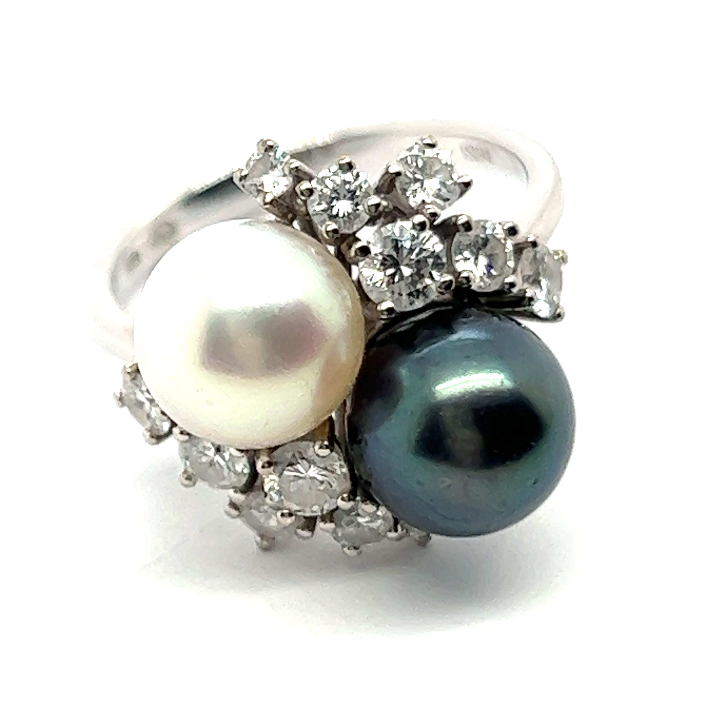 Ring with Diamonds, Akoya & Tahitian Pearls in 18 Karat White Gold by Gübelin For Sale 1