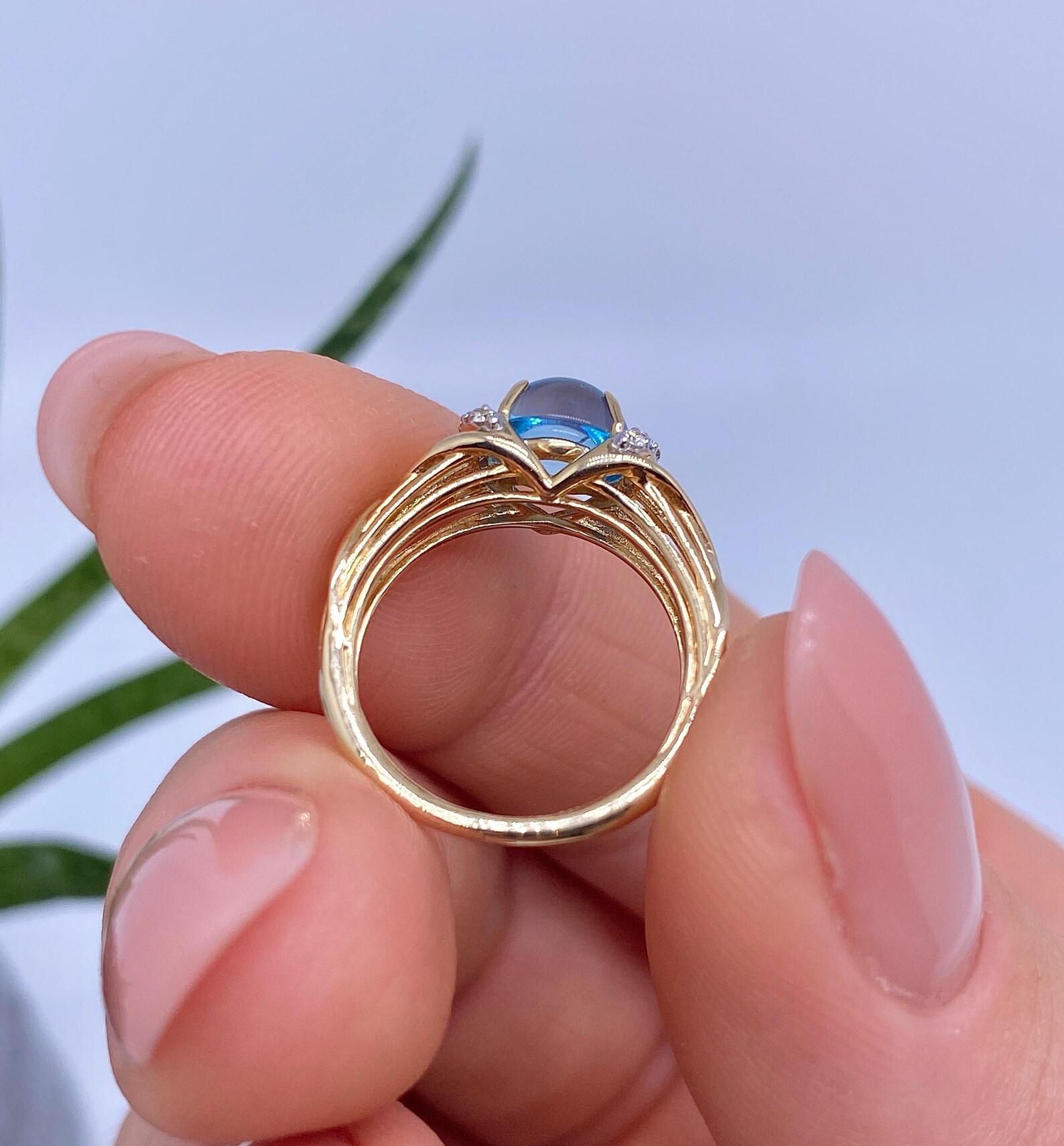 Cabochon Ring with Diamonds and Topaz natural gemstone, 14 Karat Yellow gold, Size 4US For Sale