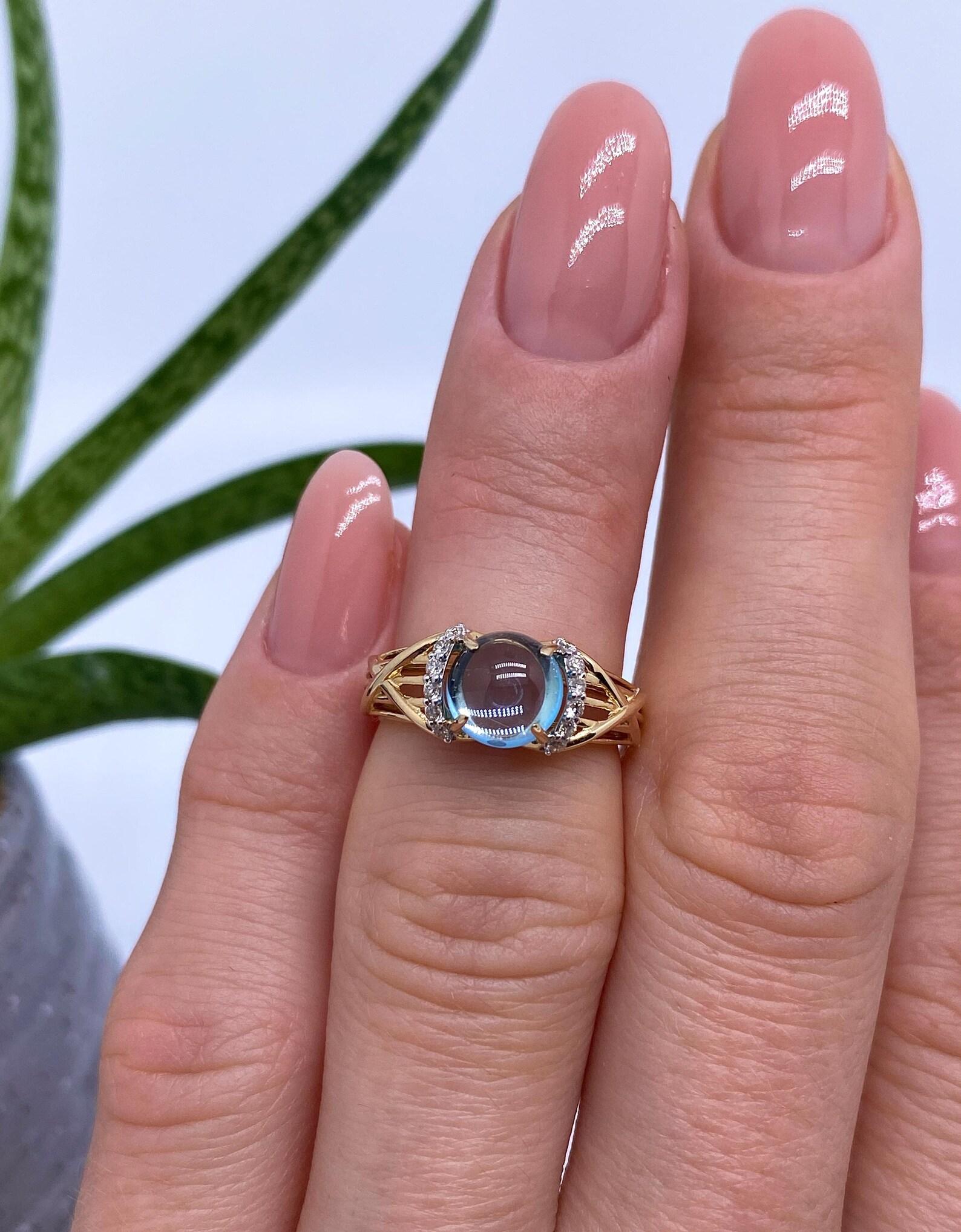 Ring with Diamonds and Topaz natural gemstone, 14 Karat Yellow gold, Size 4US For Sale 1