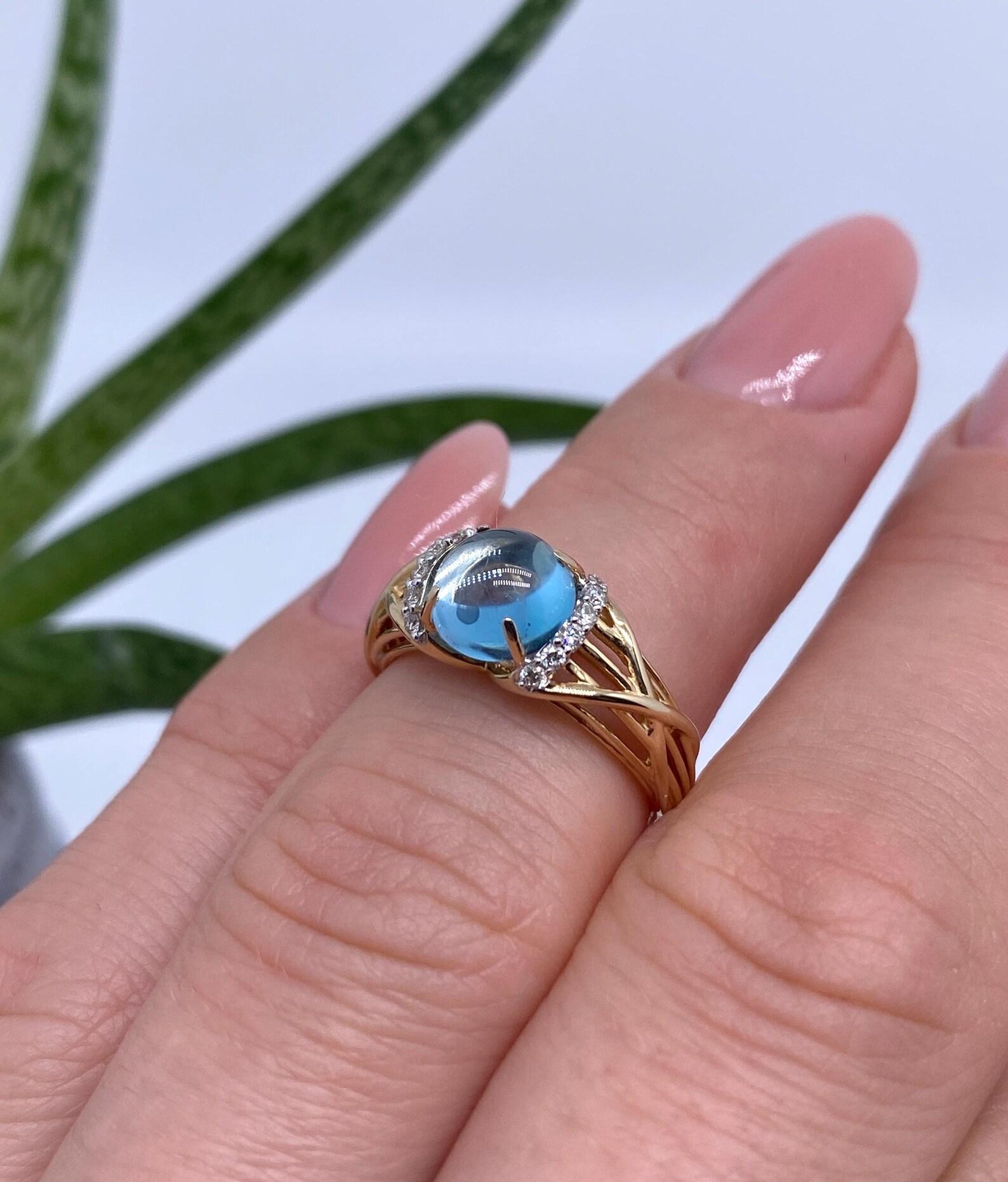 Ring with Diamonds and Topaz natural gemstone, 14 Karat Yellow gold, Size 4US For Sale 2