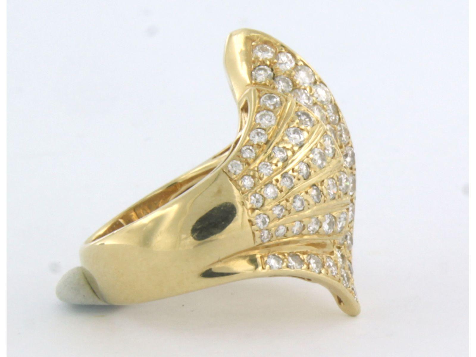 Ring with diamonds in total 1.80ct 18k yellow gold In Excellent Condition For Sale In The Hague, ZH